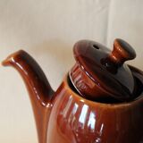 Vintage bistro teapot and two cups