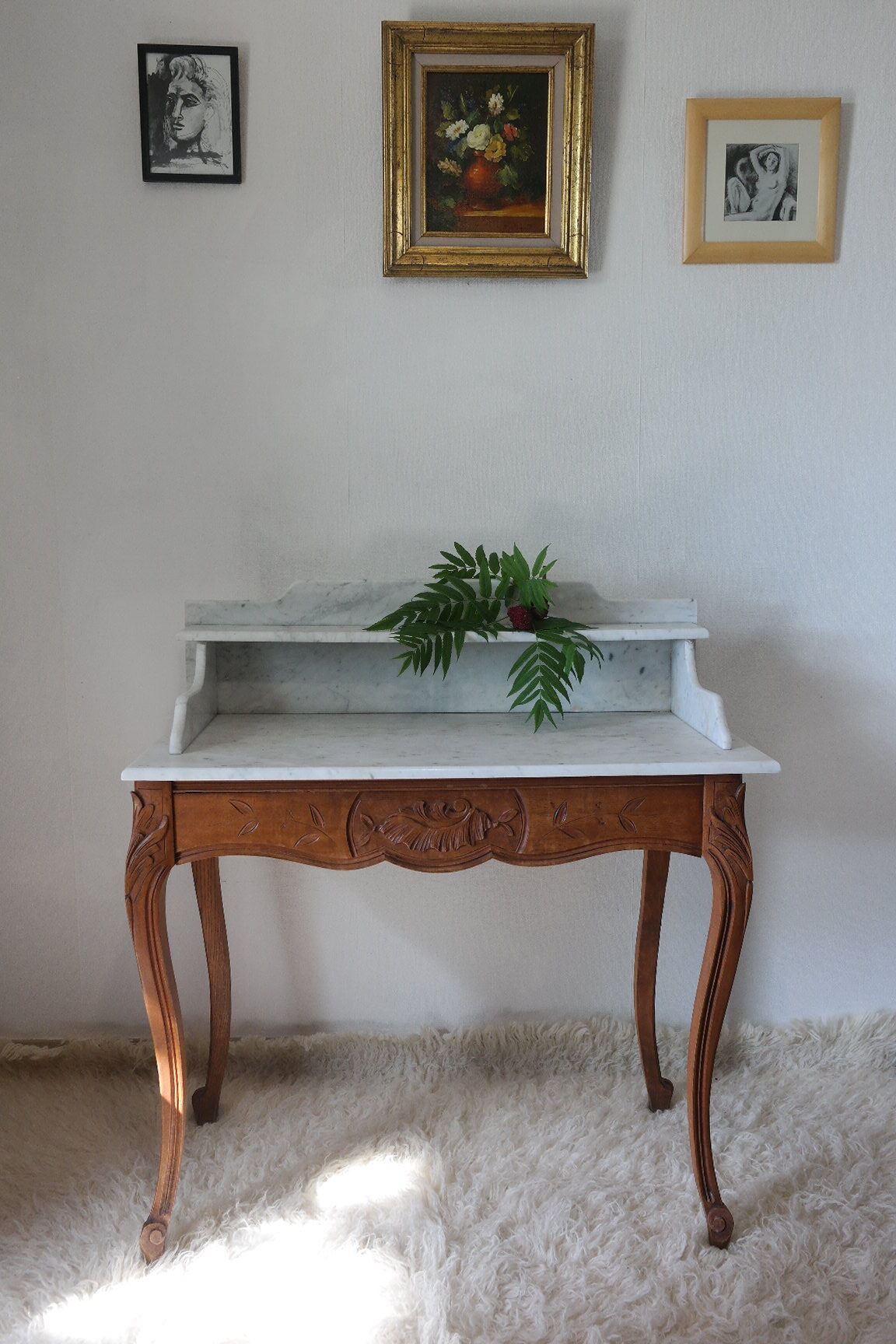 Louis XV-style toilet table in walnut and marble