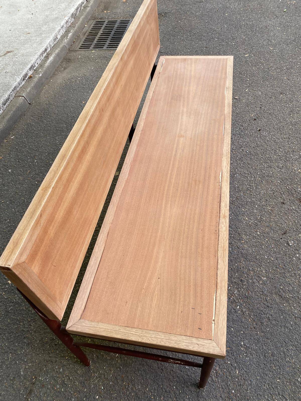 Grand banc d'école vintage 170 cm de 3/4 places en bois brut poncé métal 19