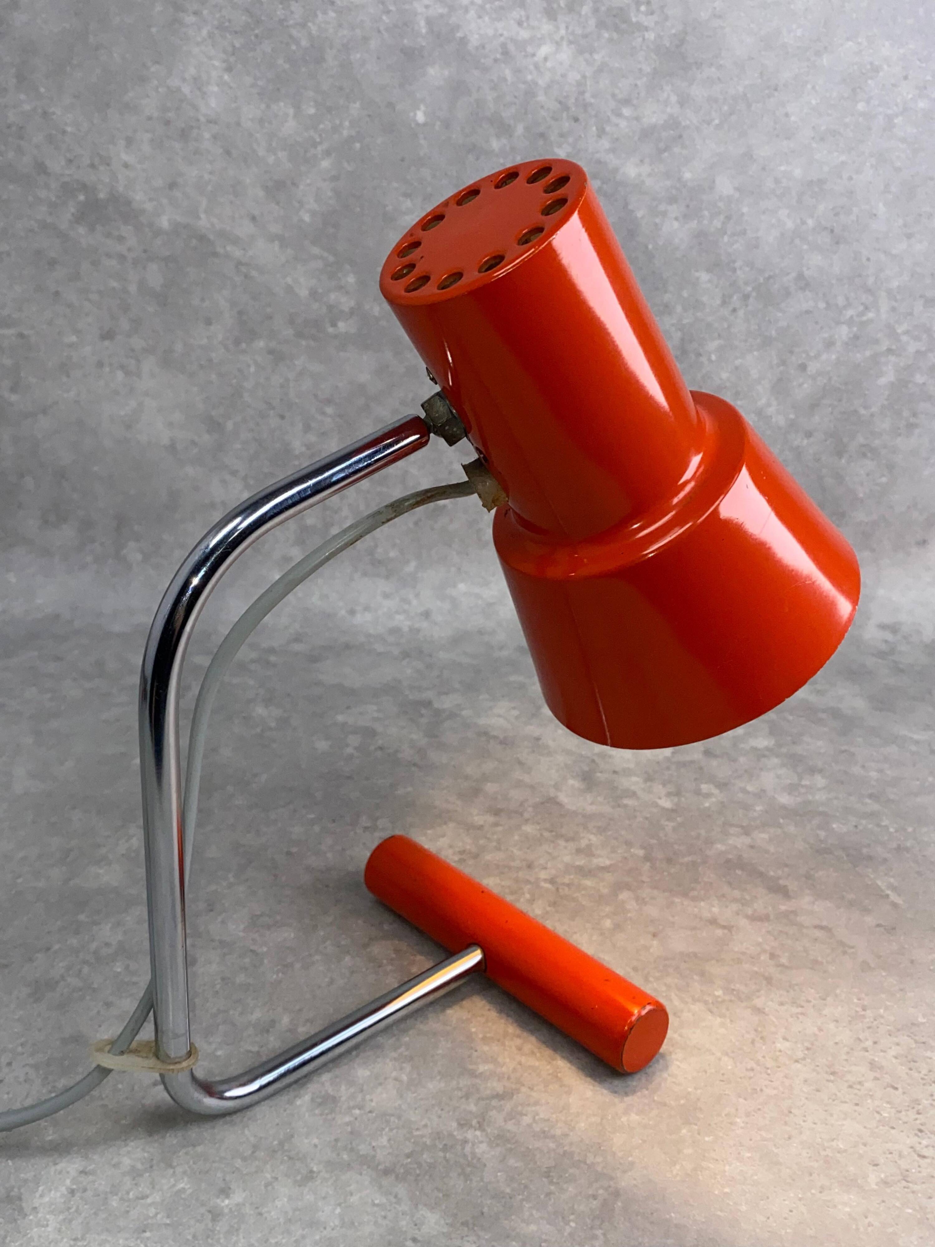 Lampe de bureau rouge modèle 85133 par Josef Hurka
