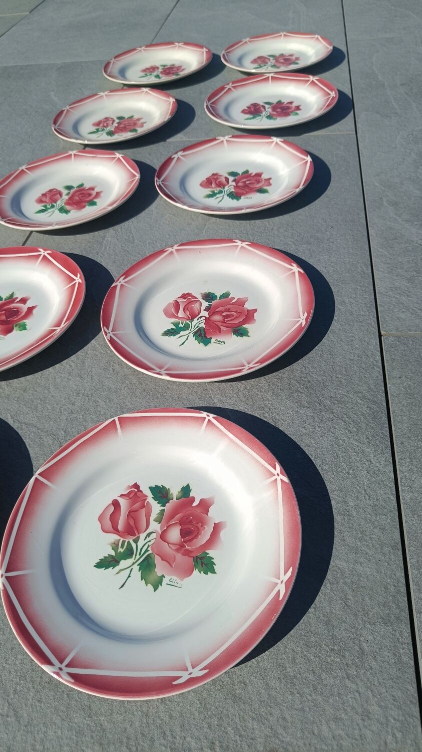 flat plates Digoin Sarreguemines Cibon – red roses decoration – vai