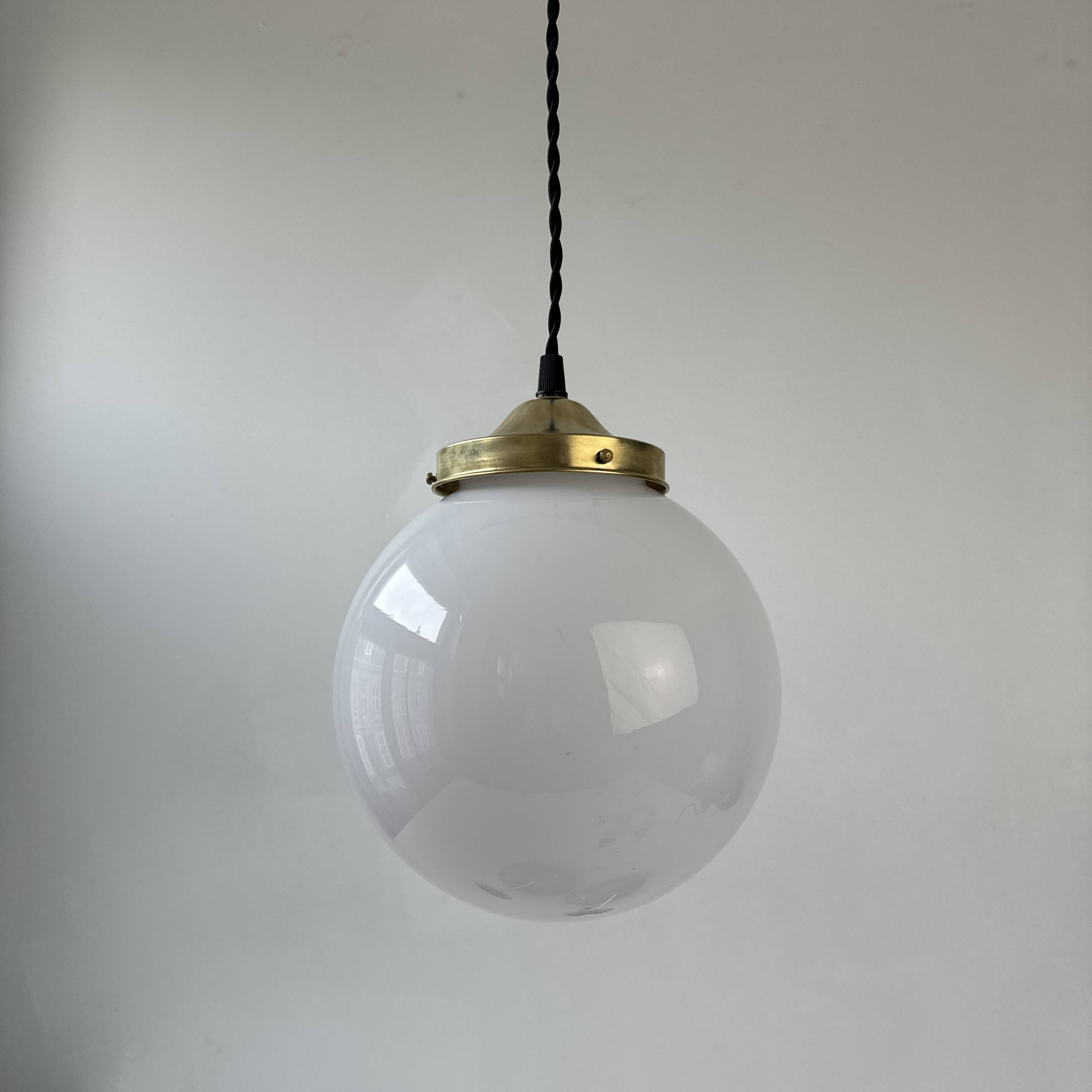 Old round pendant light 18 cm in vintage opaline
