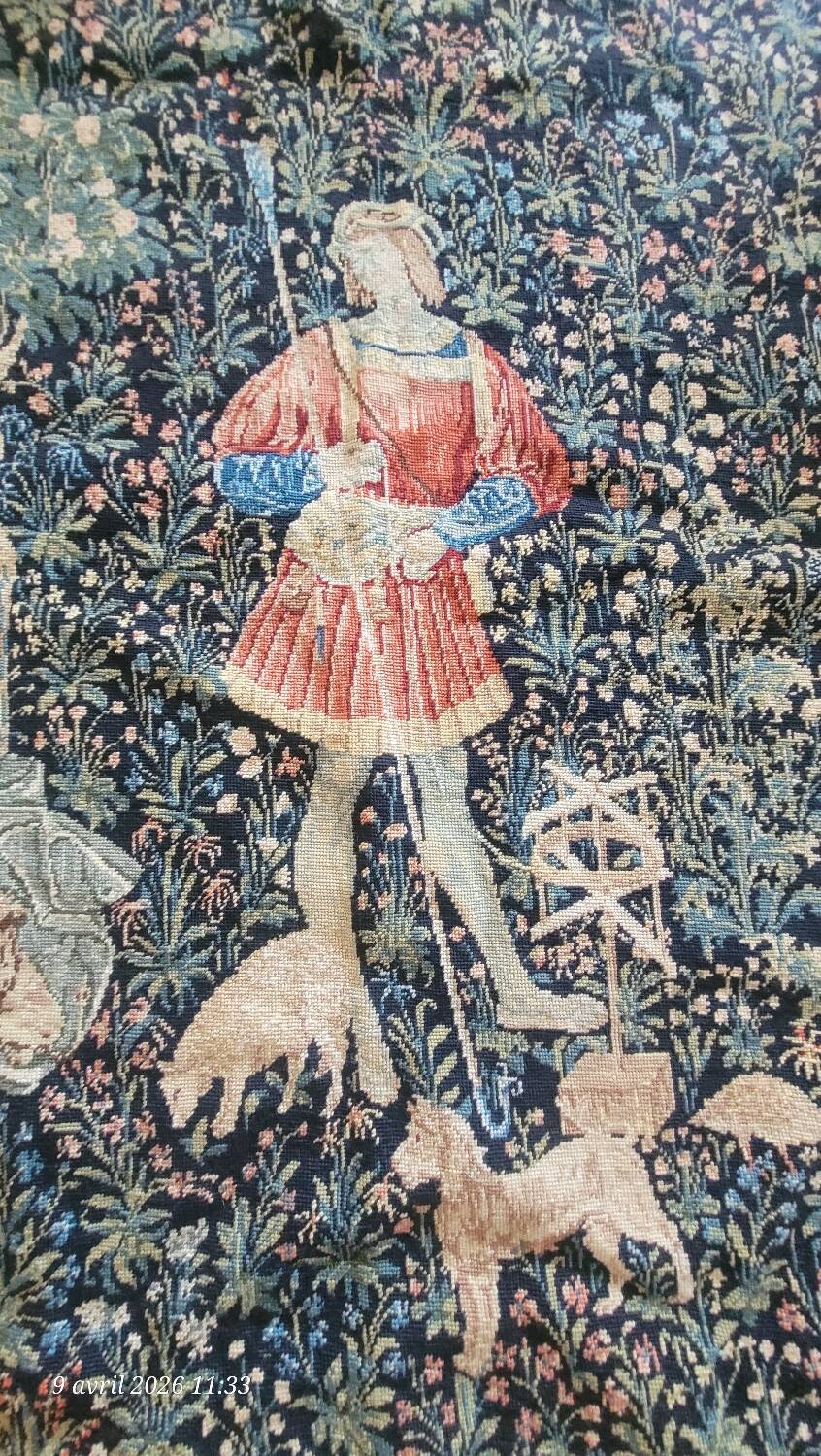 Wall tapestry: shearing