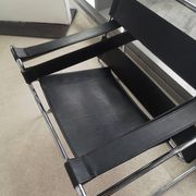 Tubular Wassily armchair in chrome and black leather, Marcel Breuer design 1970
