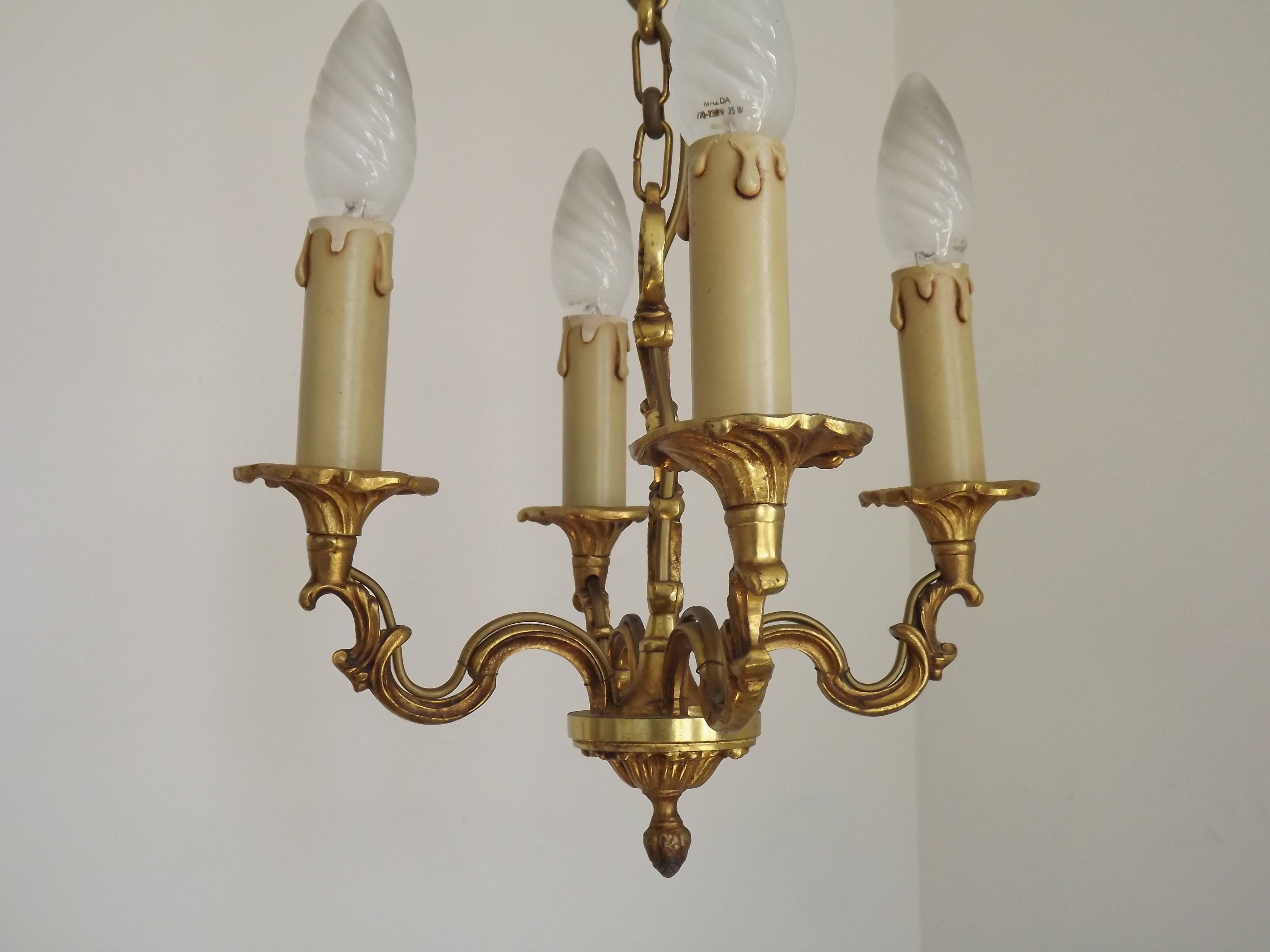 Chandelier en bronze à 4 lumières avec feuilles d'acanthe enroulées de style Art Nouveau vintage français