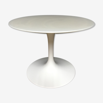 Knoll pedestal table with plain white marble top