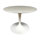 Knoll pedestal table with plain white marble top
