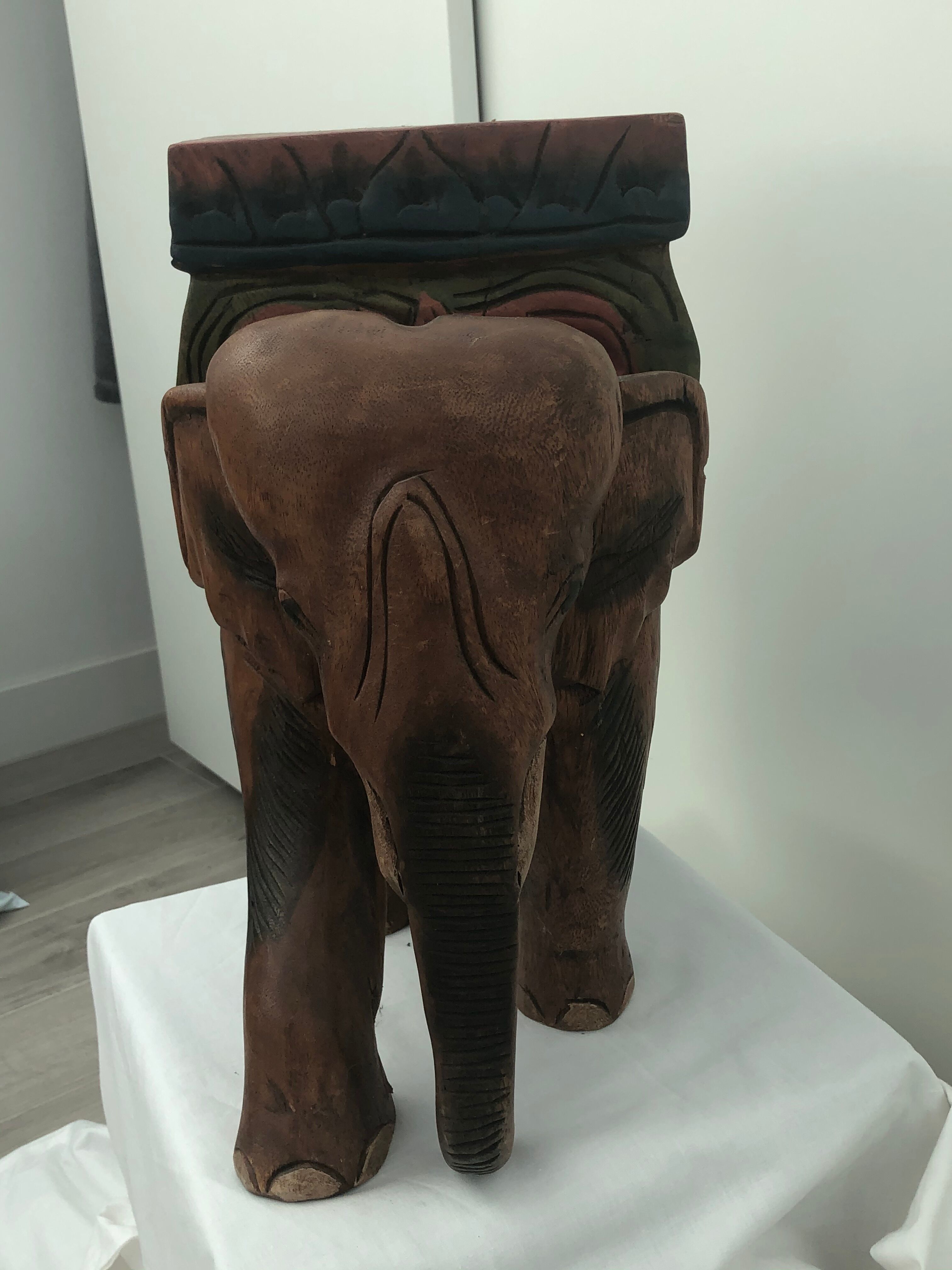 Tabouret éléphant en bois sculpté polychromie