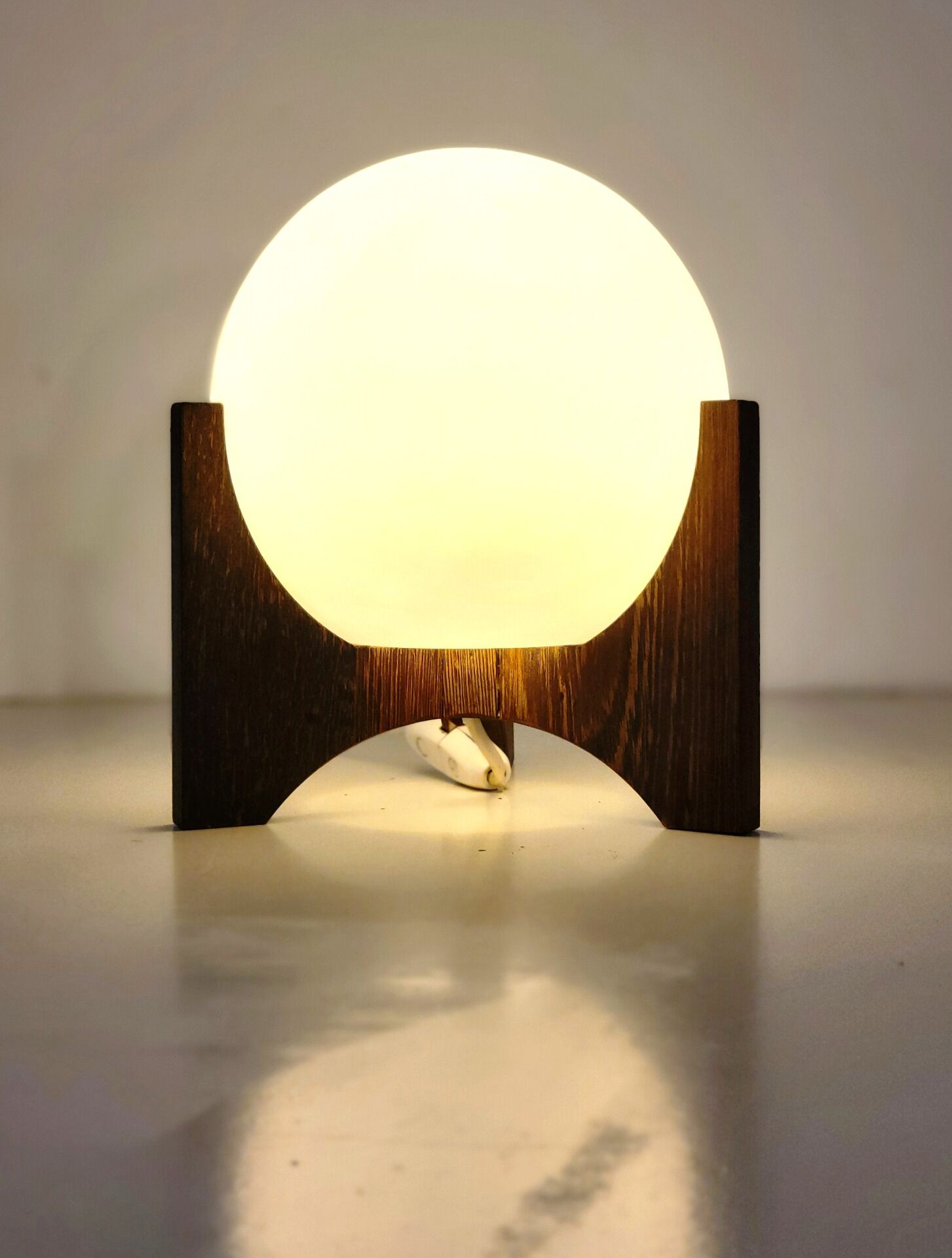 Raak Amsterdam Hokusai D-2022 table lamp in wenge & opal glass