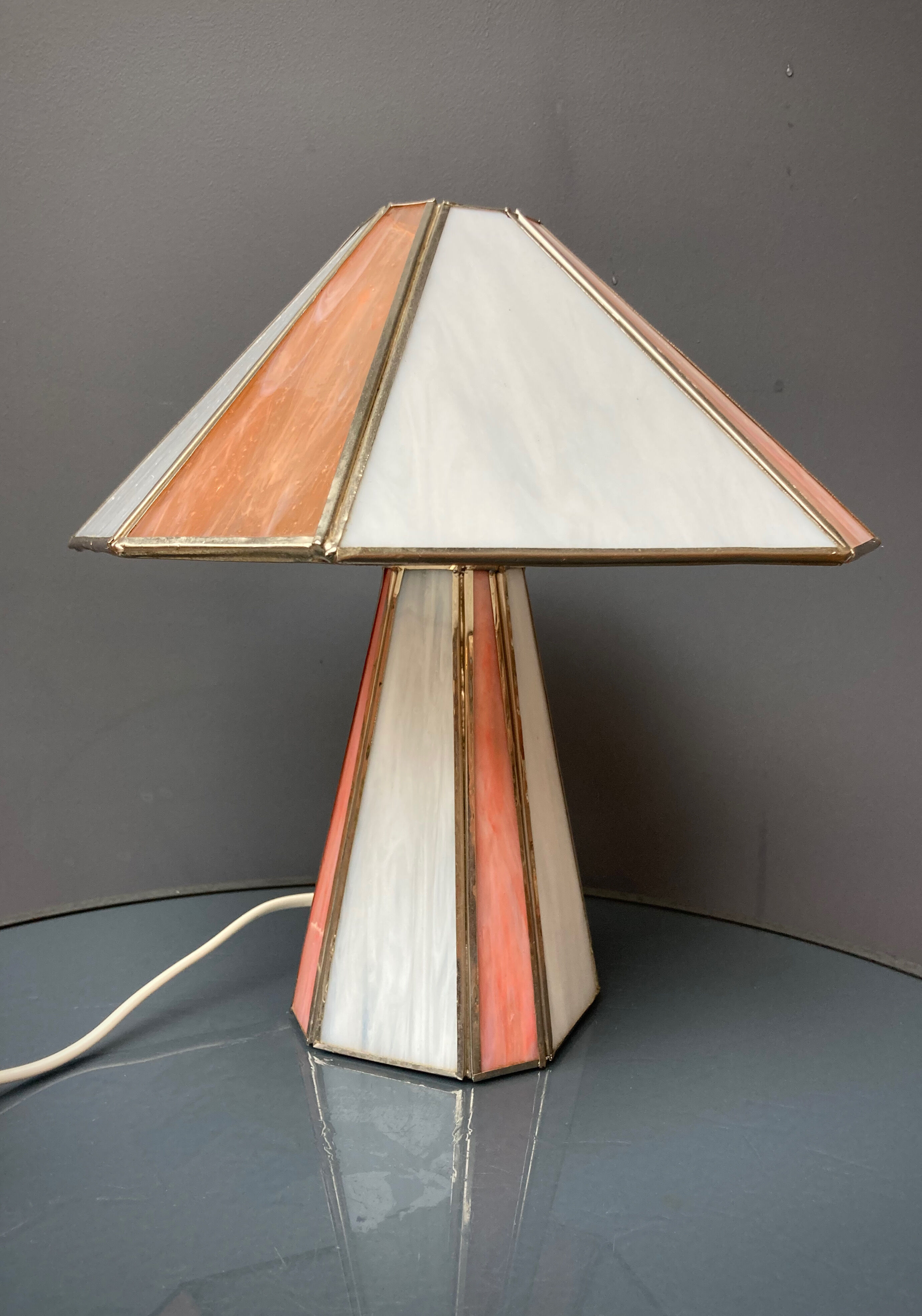 Table lamp in opalescent and partitioned glass paste