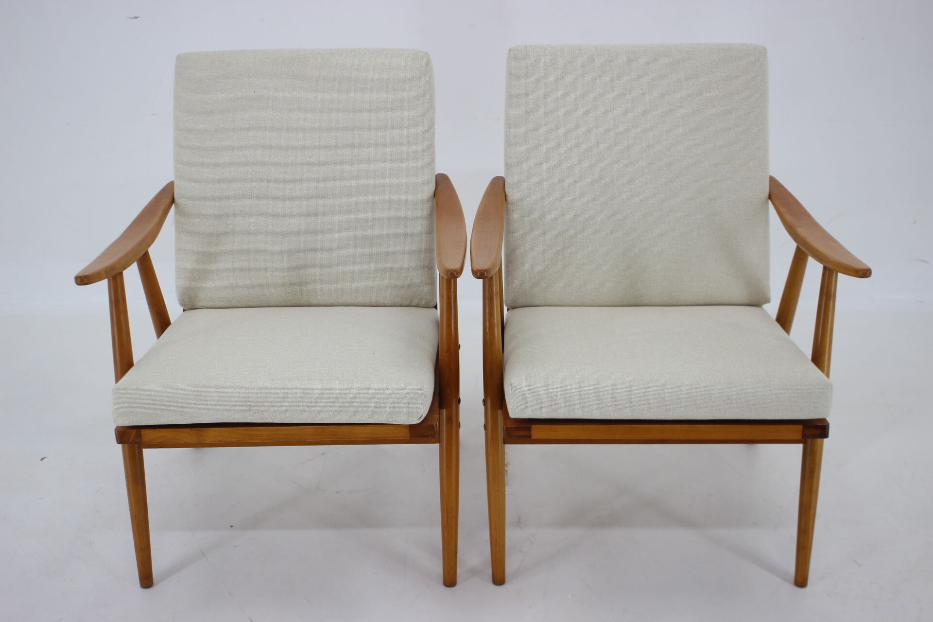 Paire de fauteuils en hêtre, Tchécoslovaquie