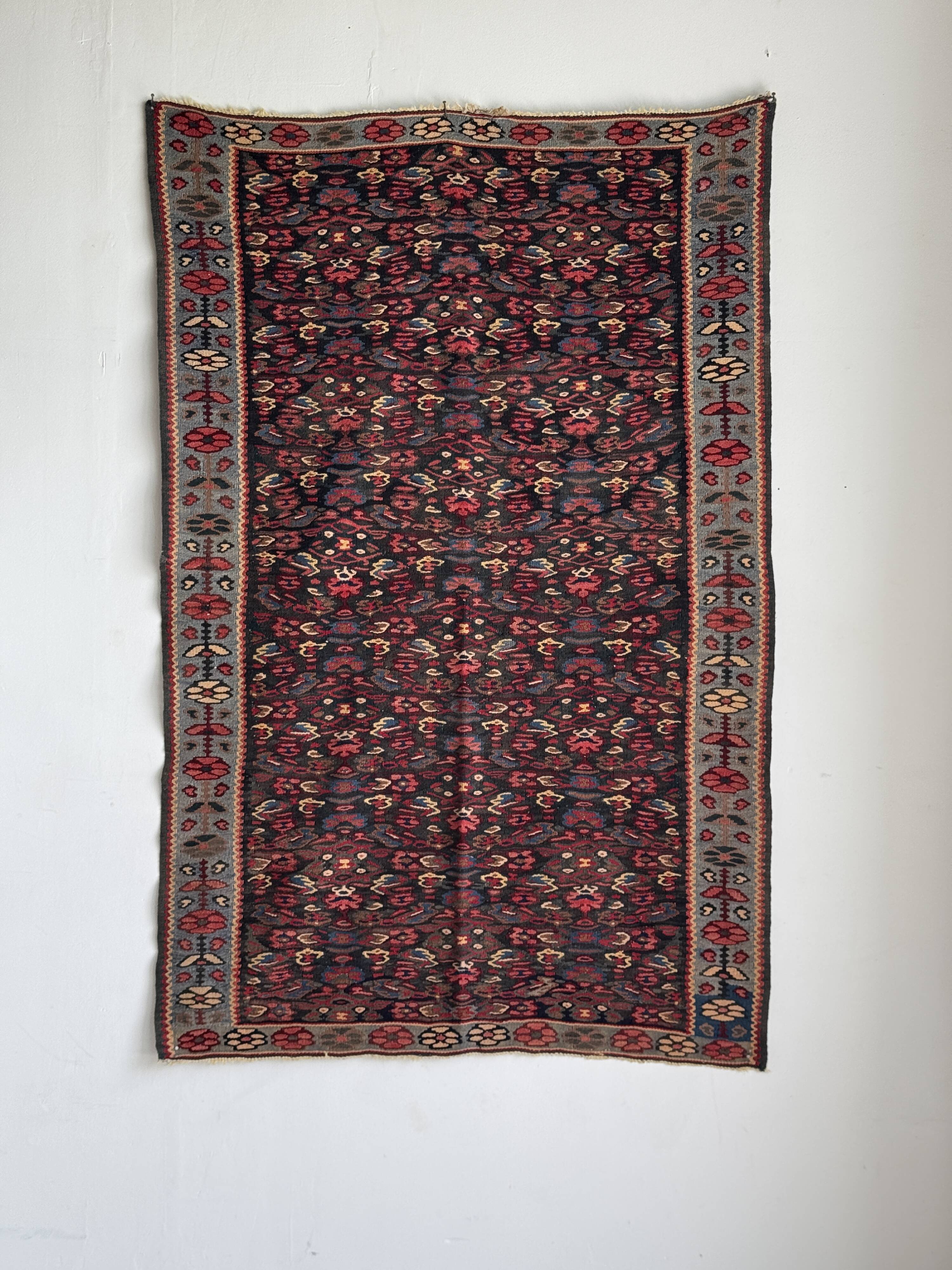 Iranian rug with stylised floral patterns in pink and blue, 155x105.