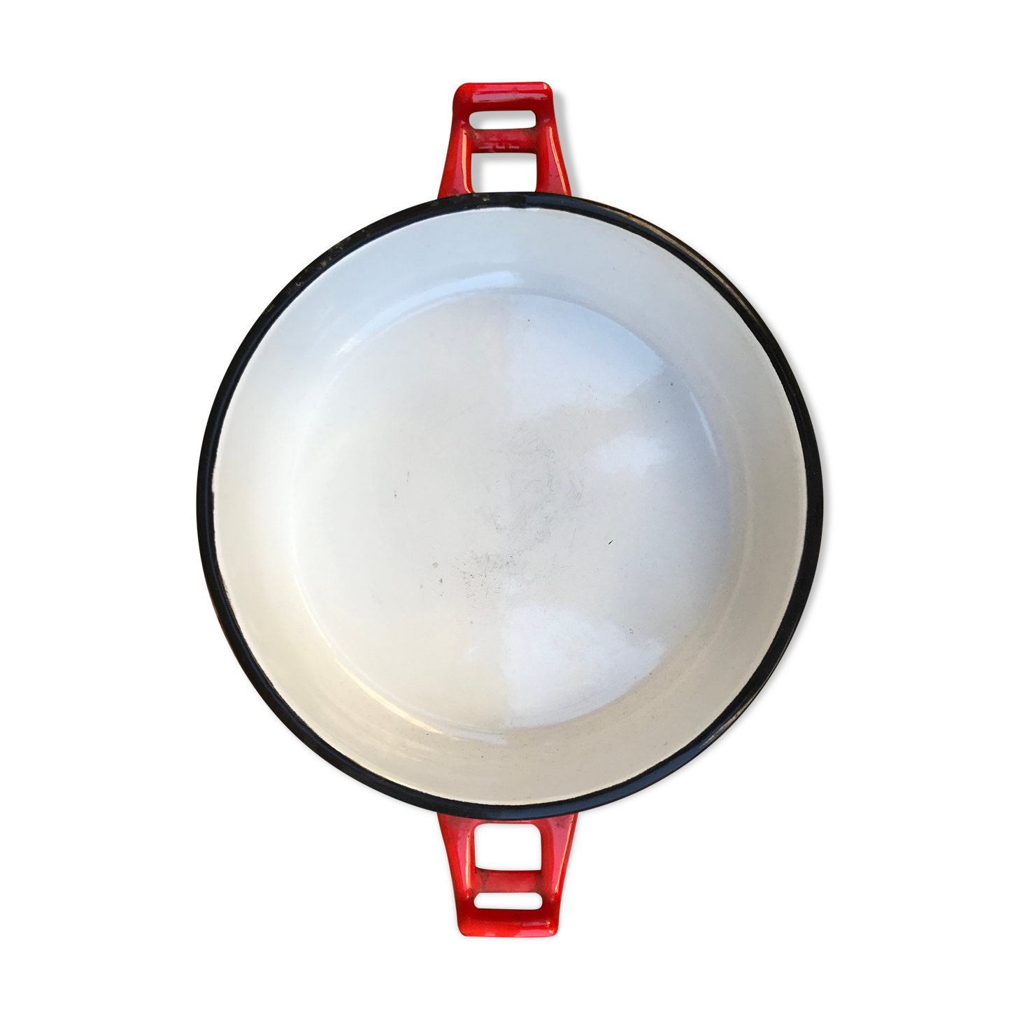 Round dish in red enamel