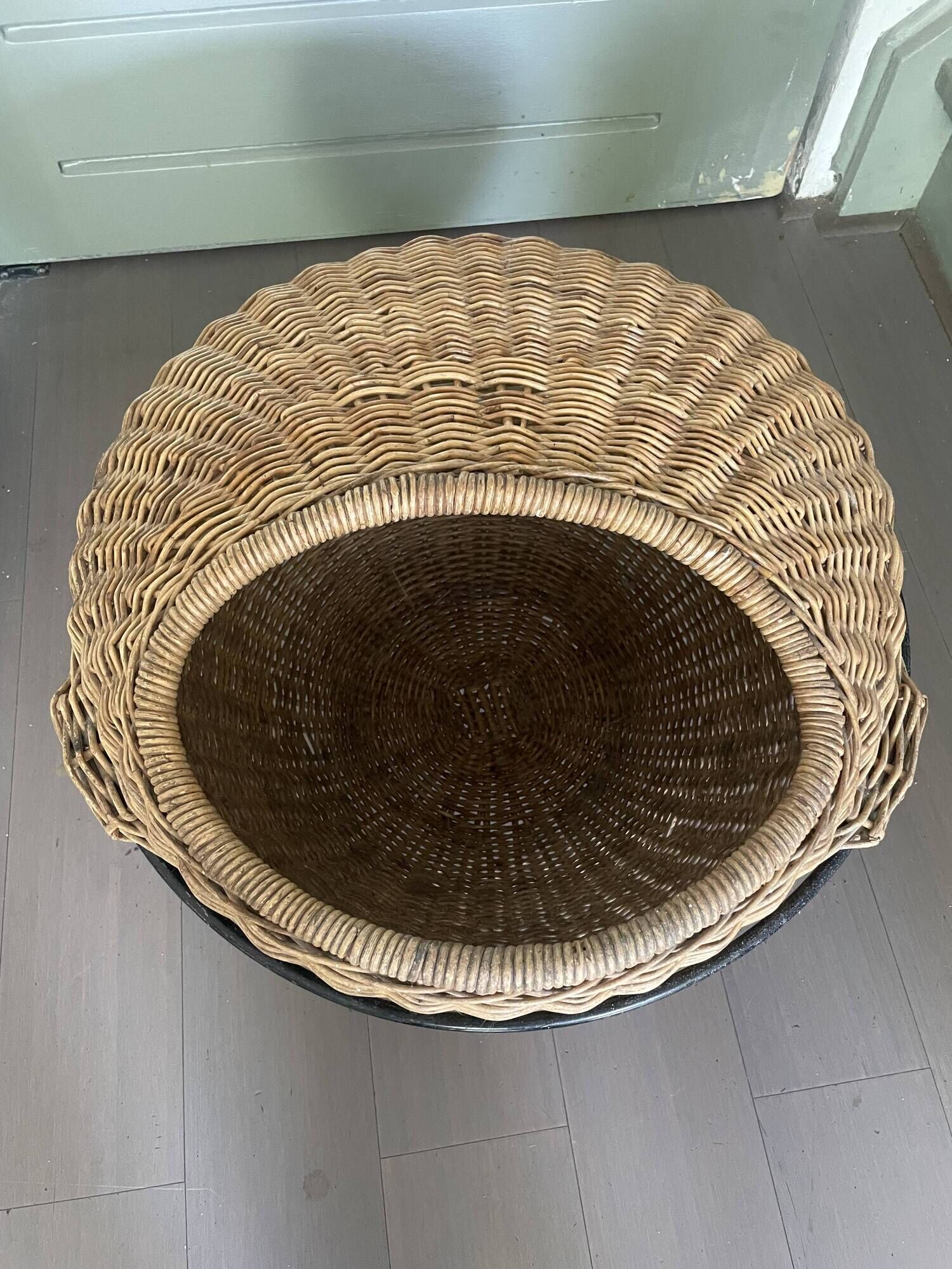 Panier à couture en rotin des années 1950