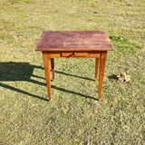 Spindle legs desk