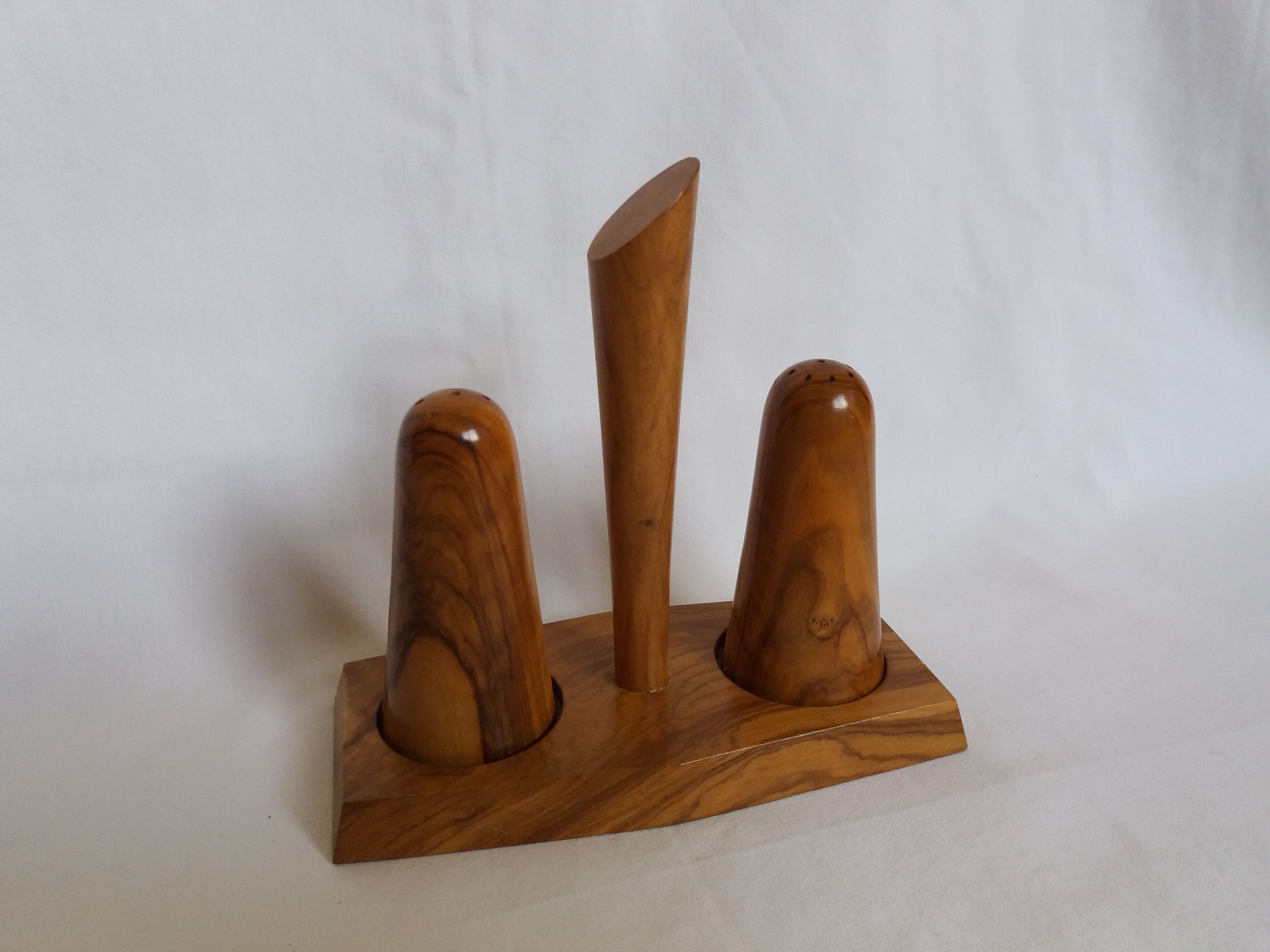 Pepper shaker in olive wood Art Deco style