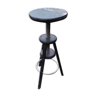 Height-adjustable wooden workshop screw stool