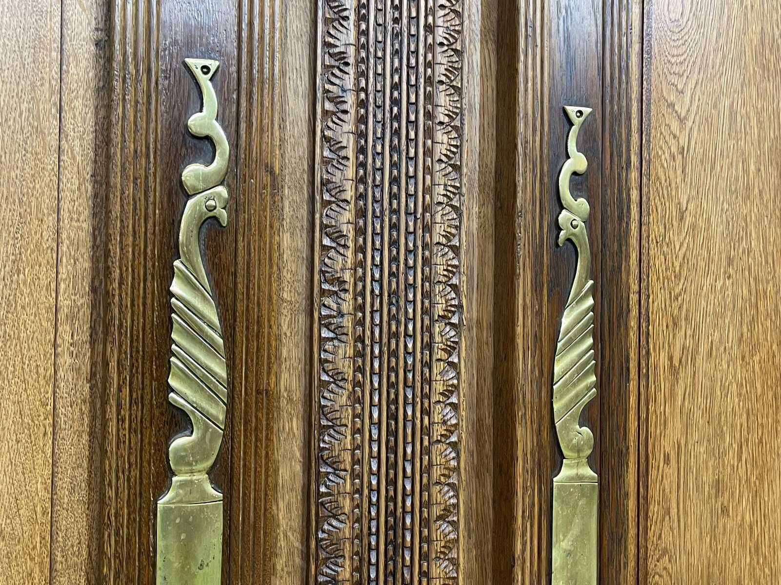 Armoire de mariage Normande sculptée en chêne clair du 19ème siècle