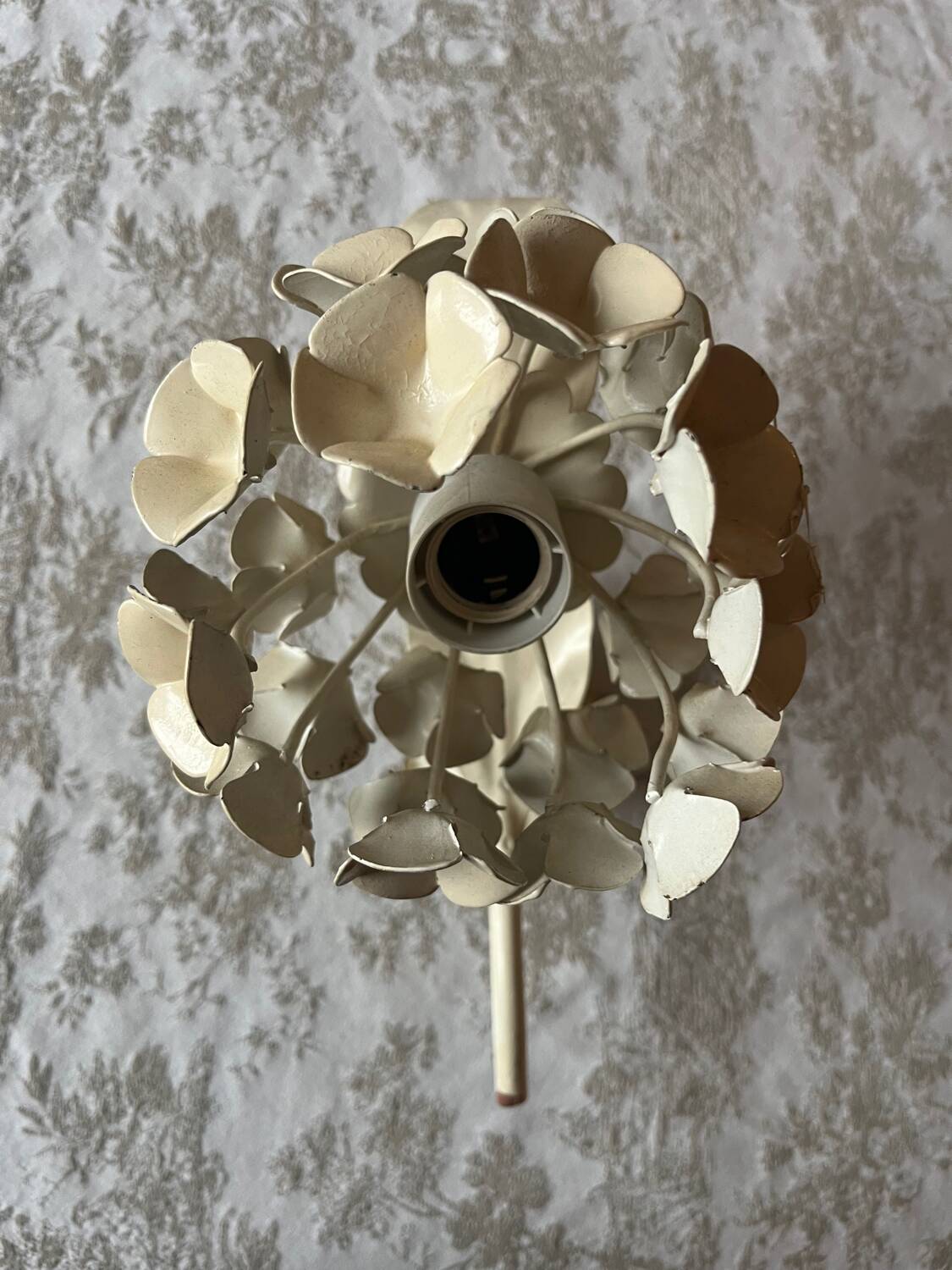 Ecru metal flower wall sconce