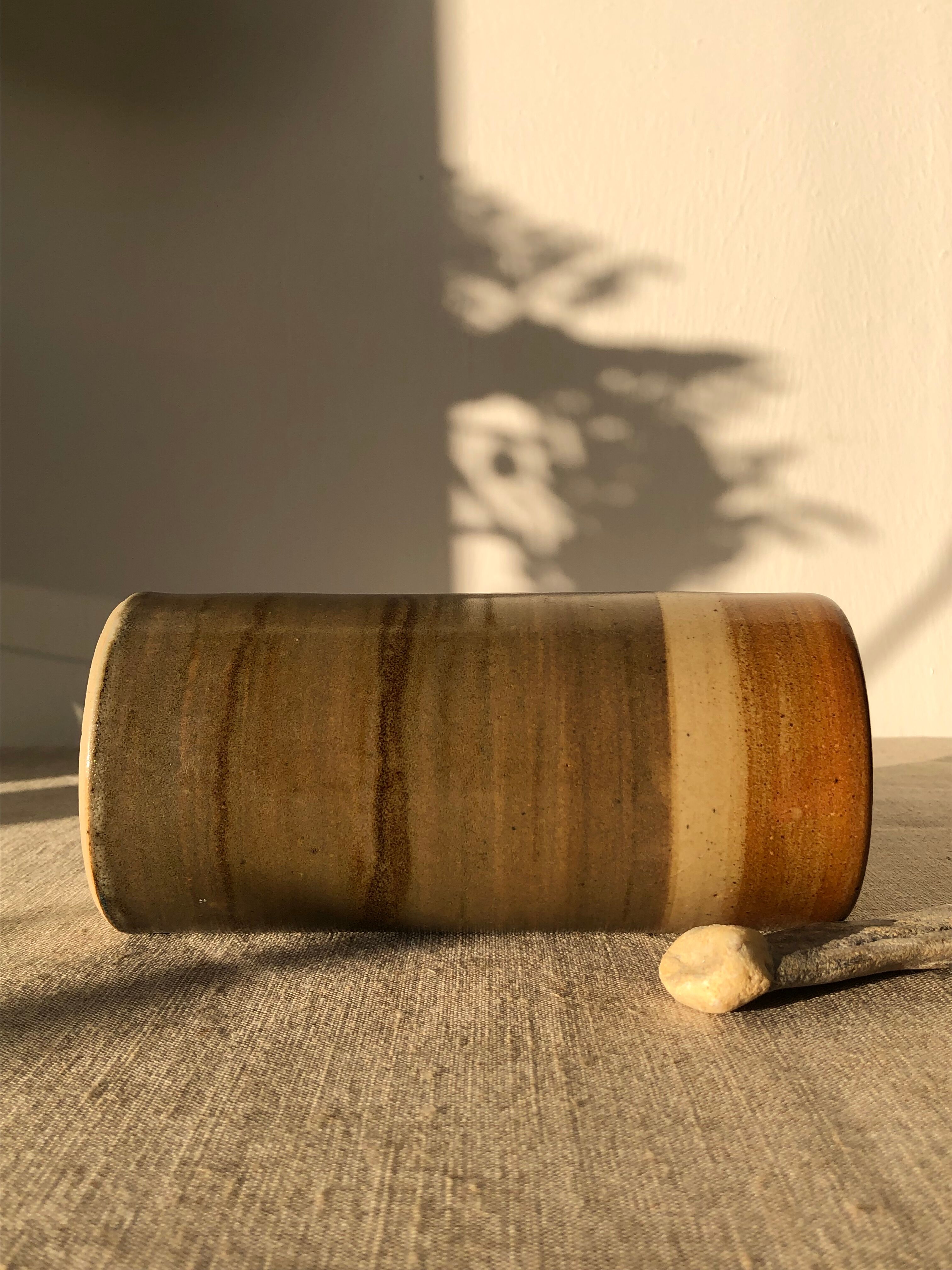 Ceramic vase decorated with a varied color