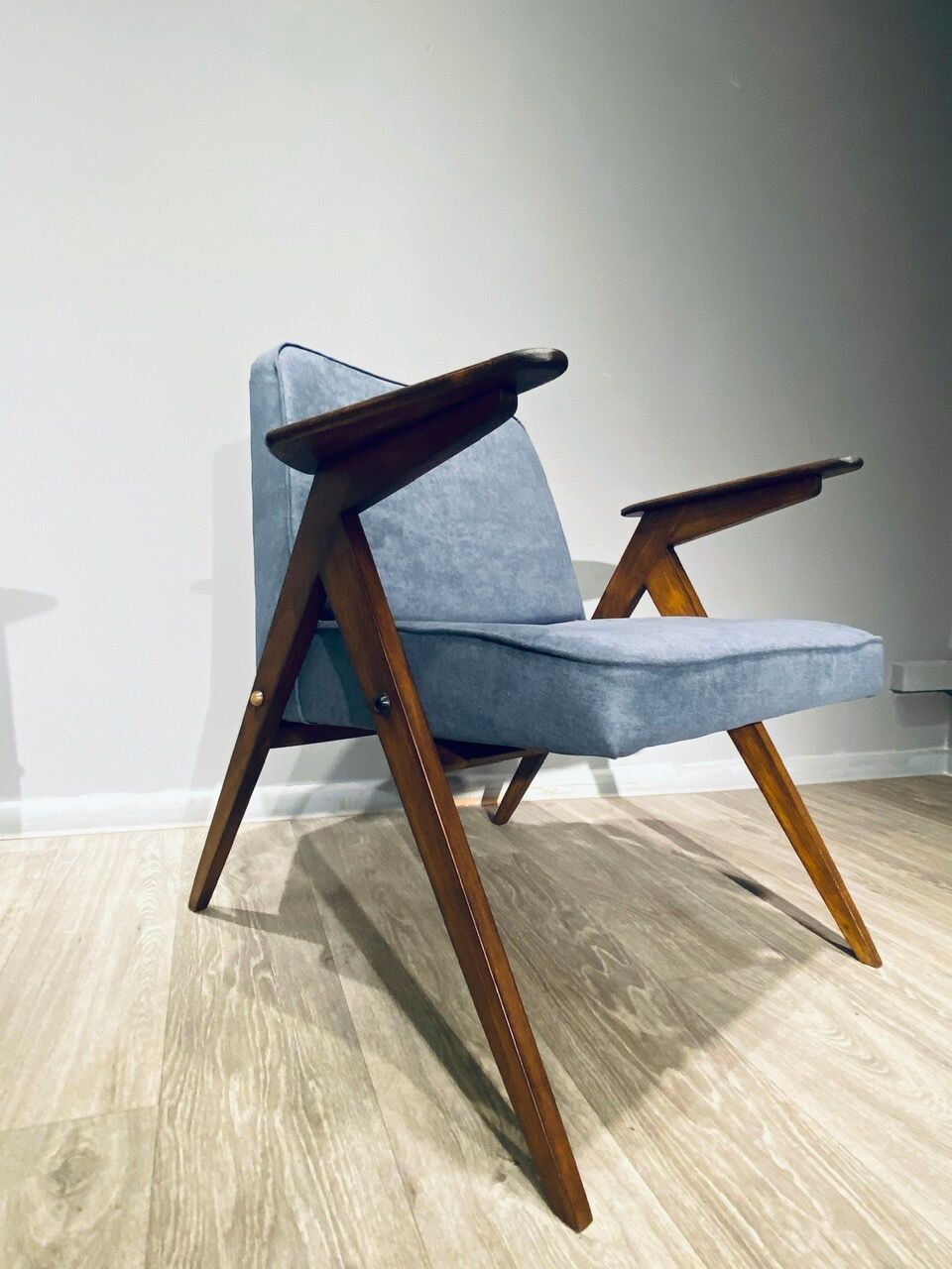 Pair of vintage design armchairs 'Bunny' 60s
