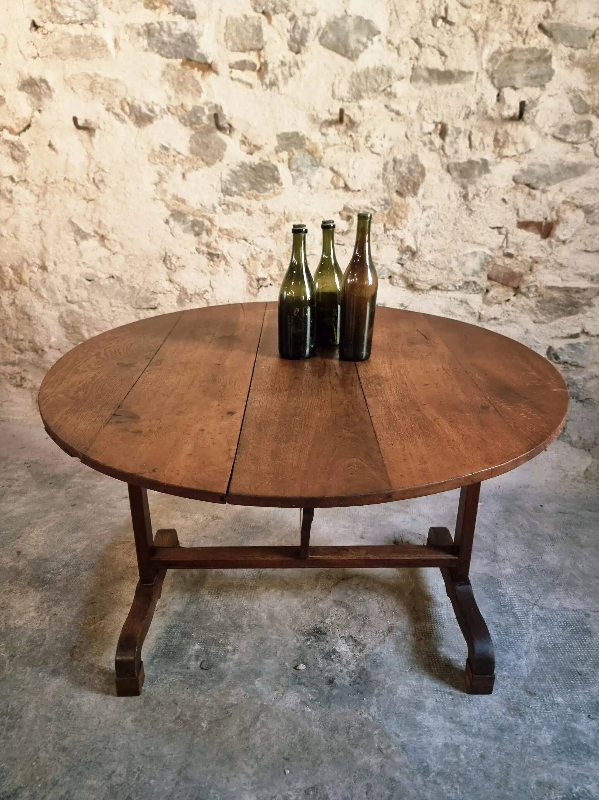 Antique French oak wine table – Loire region – Tilting top – 107 cm diameter