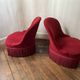 Paire de crapauds Napoléon III en velours rouge, XIXe