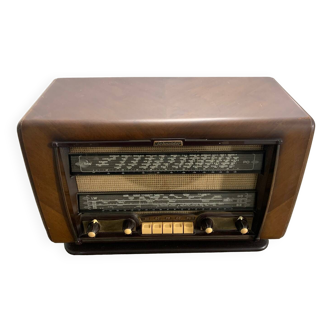 Radio set of yesteryear - Schneider