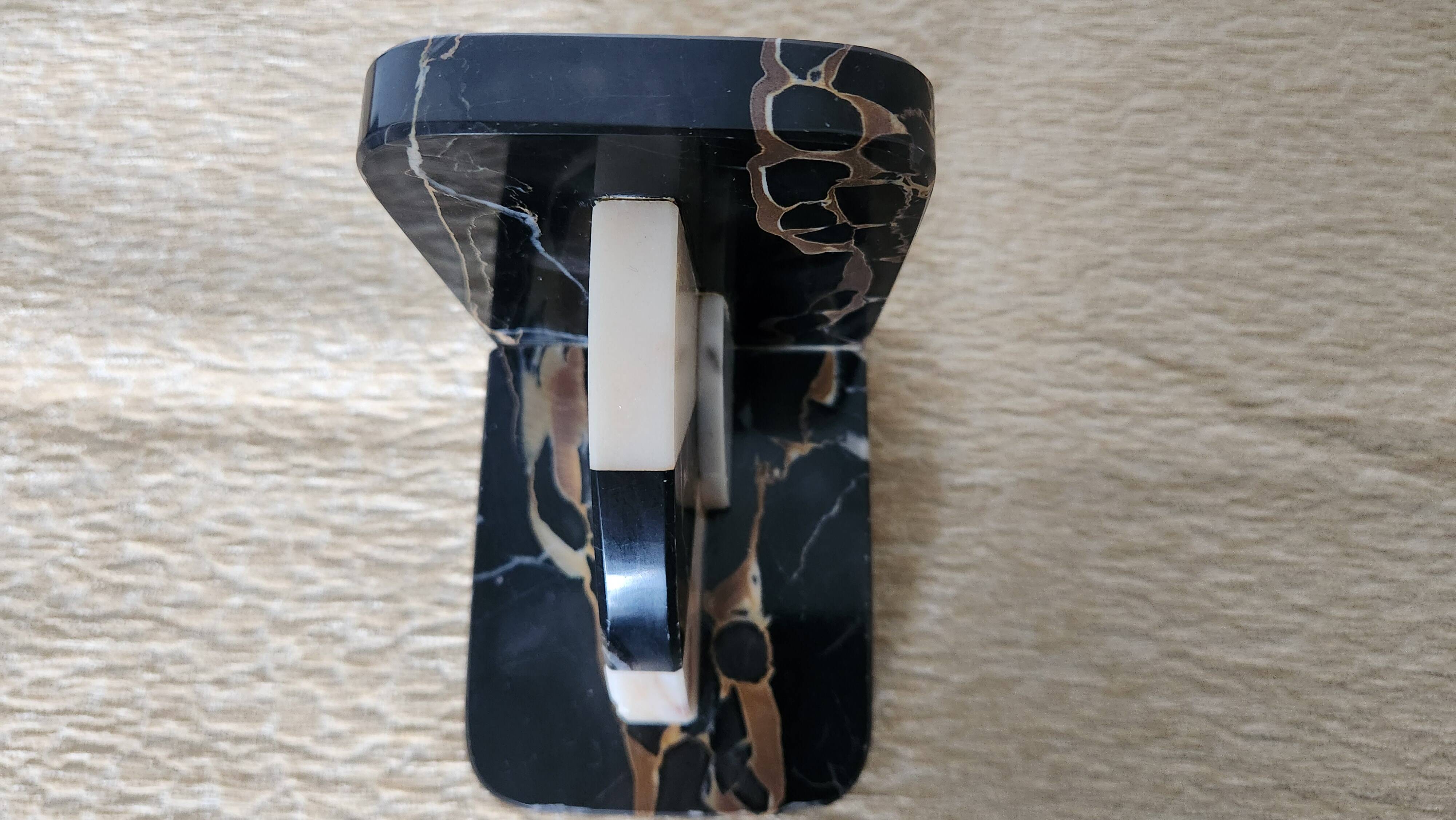 Art Deco pair of bookends in Portor marble and onyx, 1930s-1950s.