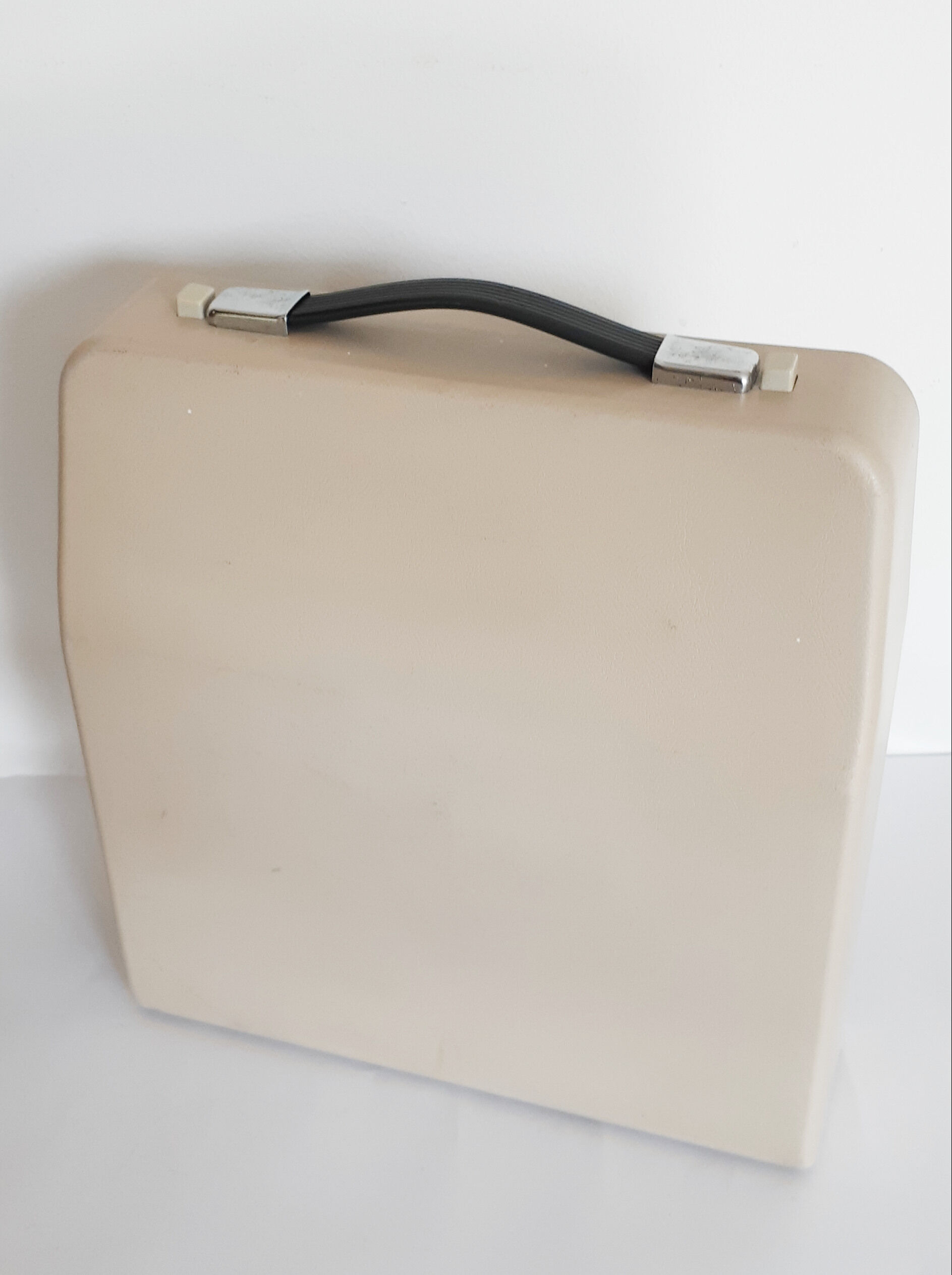 Portable, functional Riccar typewriter