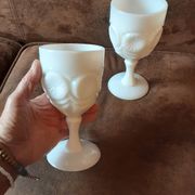 Set of 2 opal stemmed glasses