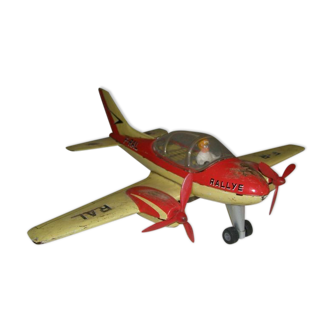 Jouet Joustra en métal avion à hélices avec son pilote  mécanisme à friction
