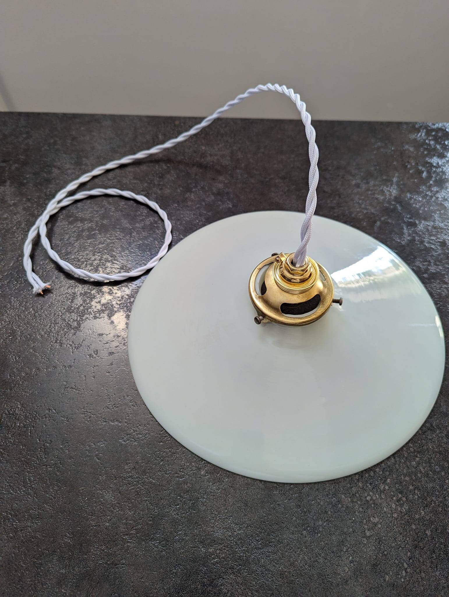 Old hanging lamp in white opaline Art Deco 1930 Ø 26 cm