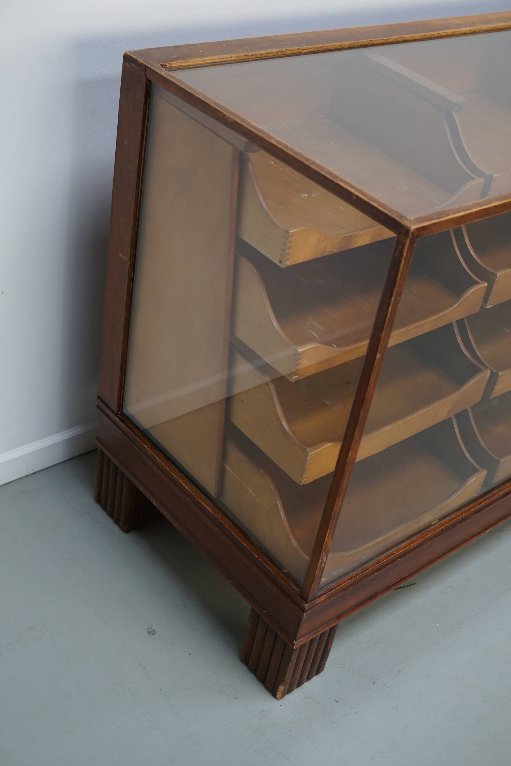Comptoir de magasin en hêtre anglais antique, vers 1920-1930