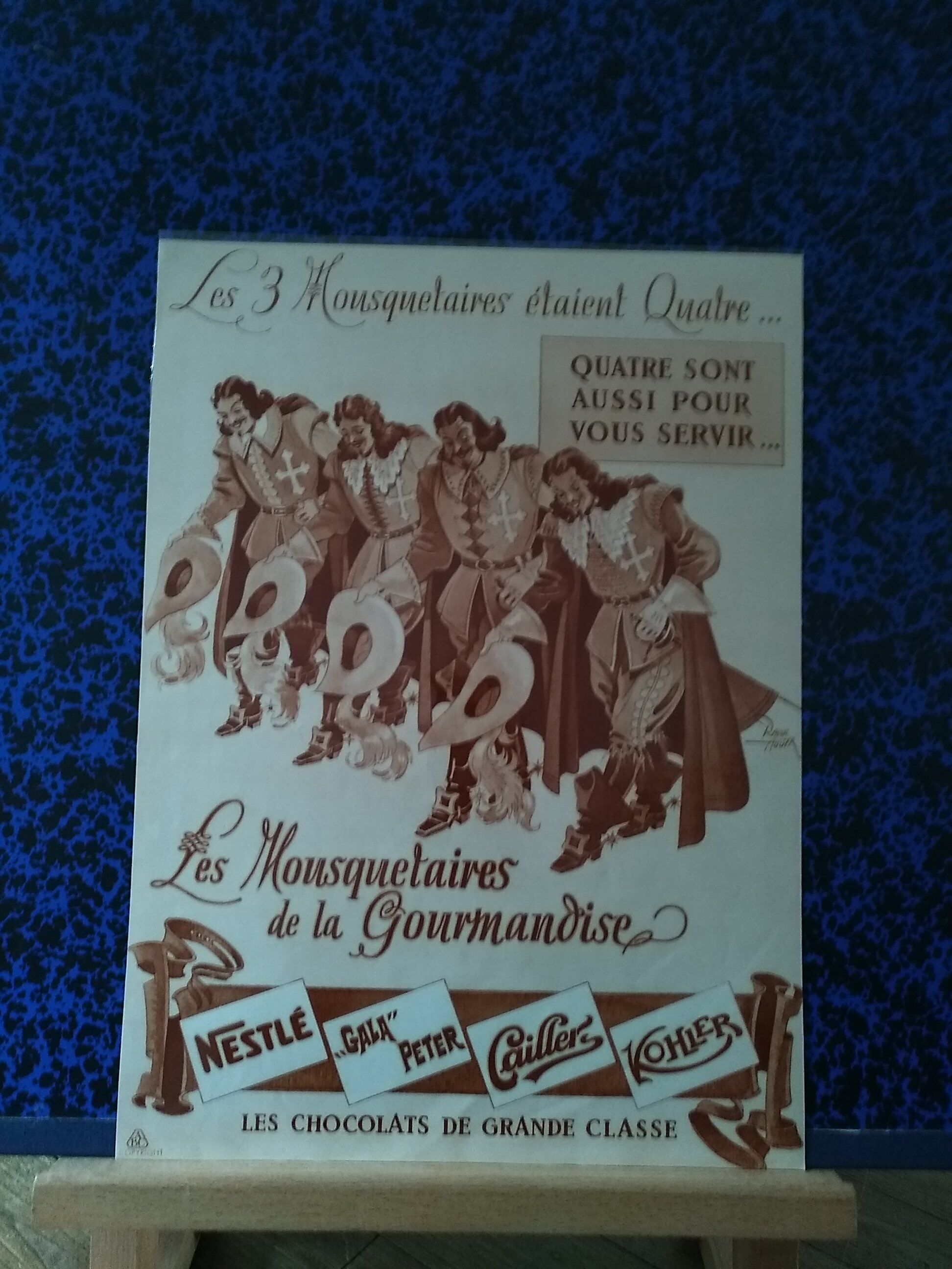 Une publicité nestlé double face avec plastification à chaud 80 mignons  issue revue d'époque