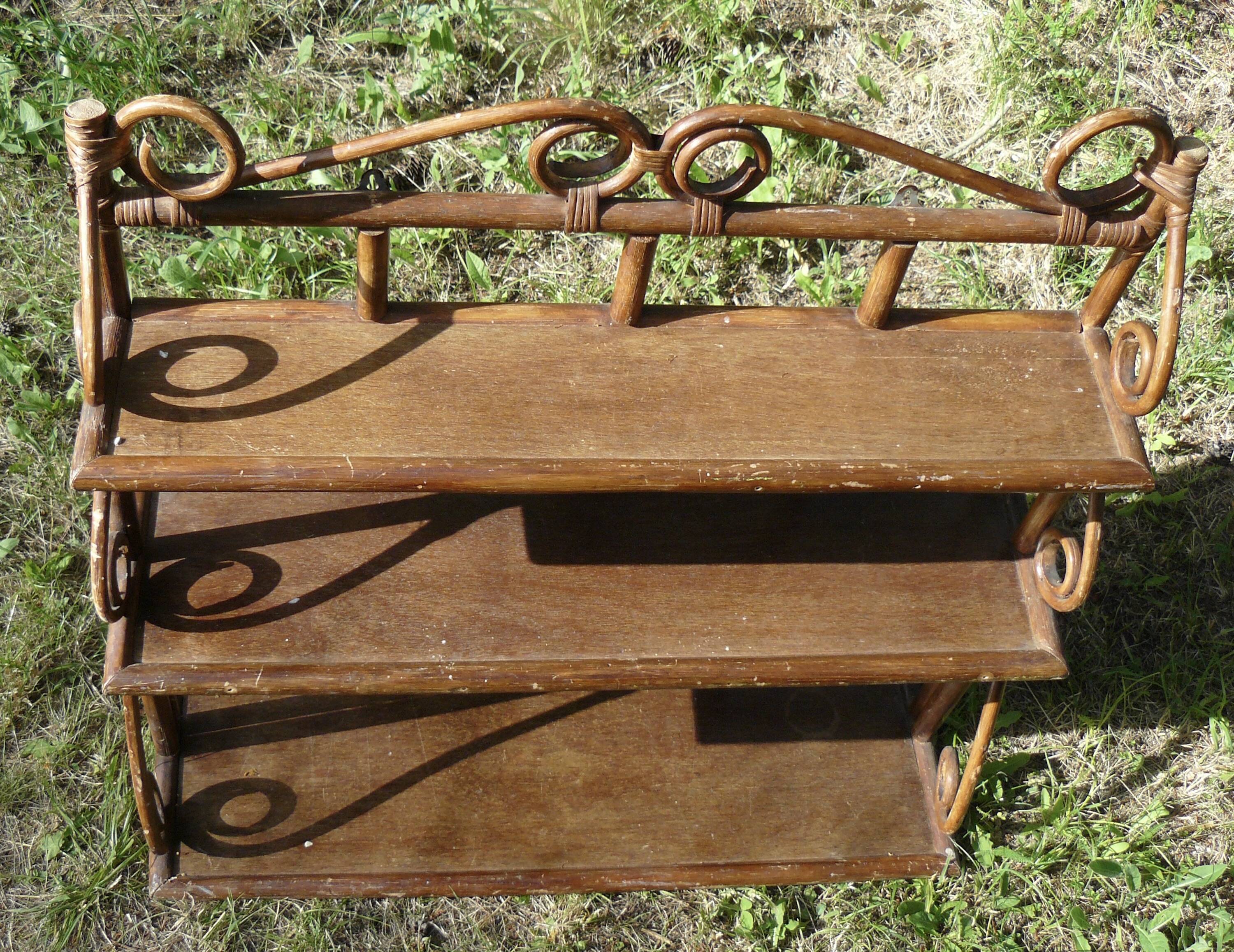 Étagère murale bambou et rotin vintage 1960
