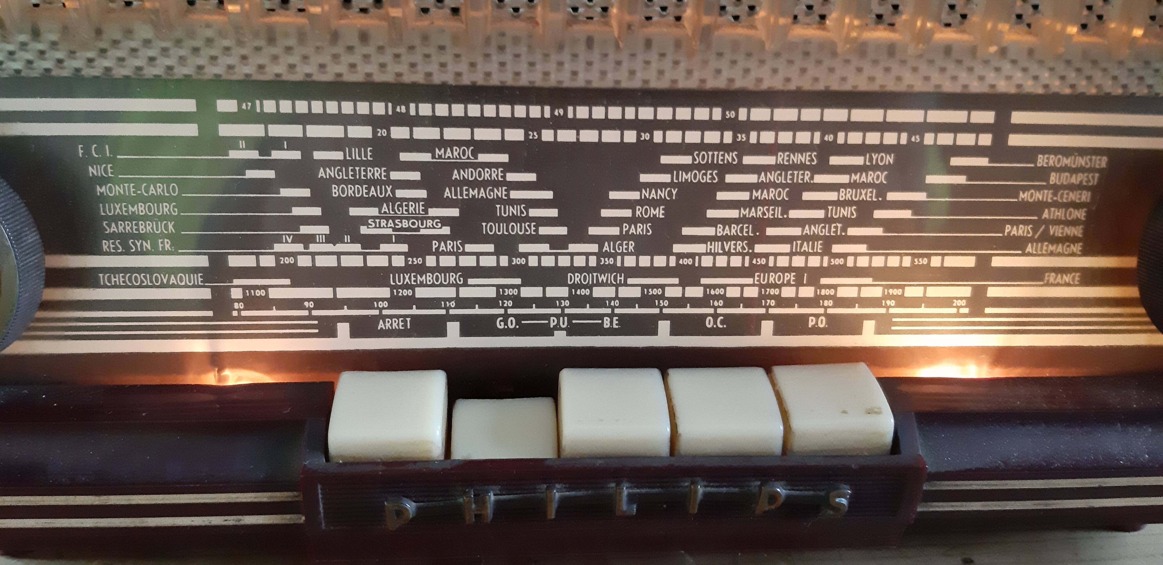 Philips vintage radio in bakelite