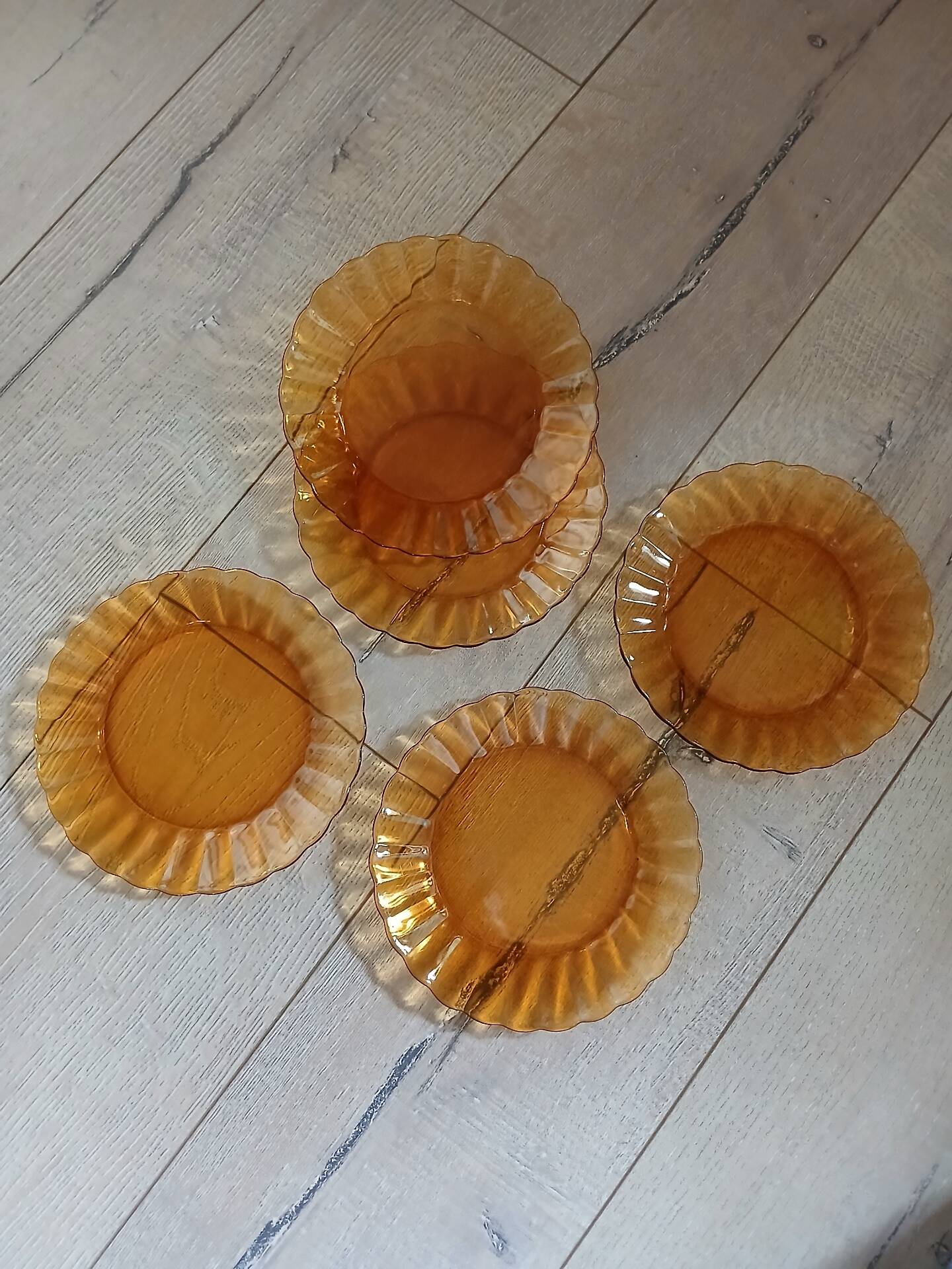 5 vintage Duralex dessert plates