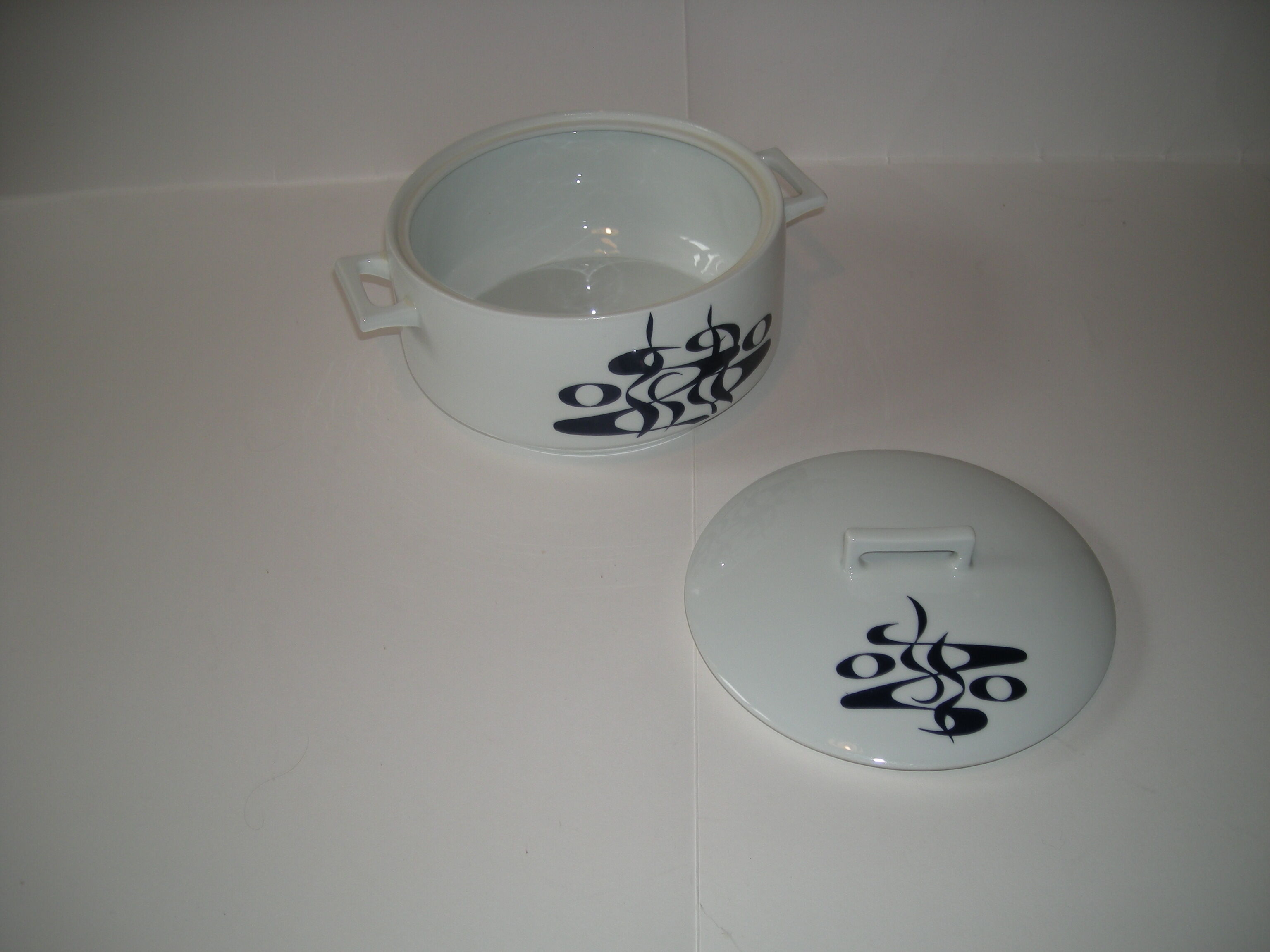 Patrick Viant-Benard porcelain service, Tokyo of the 70s