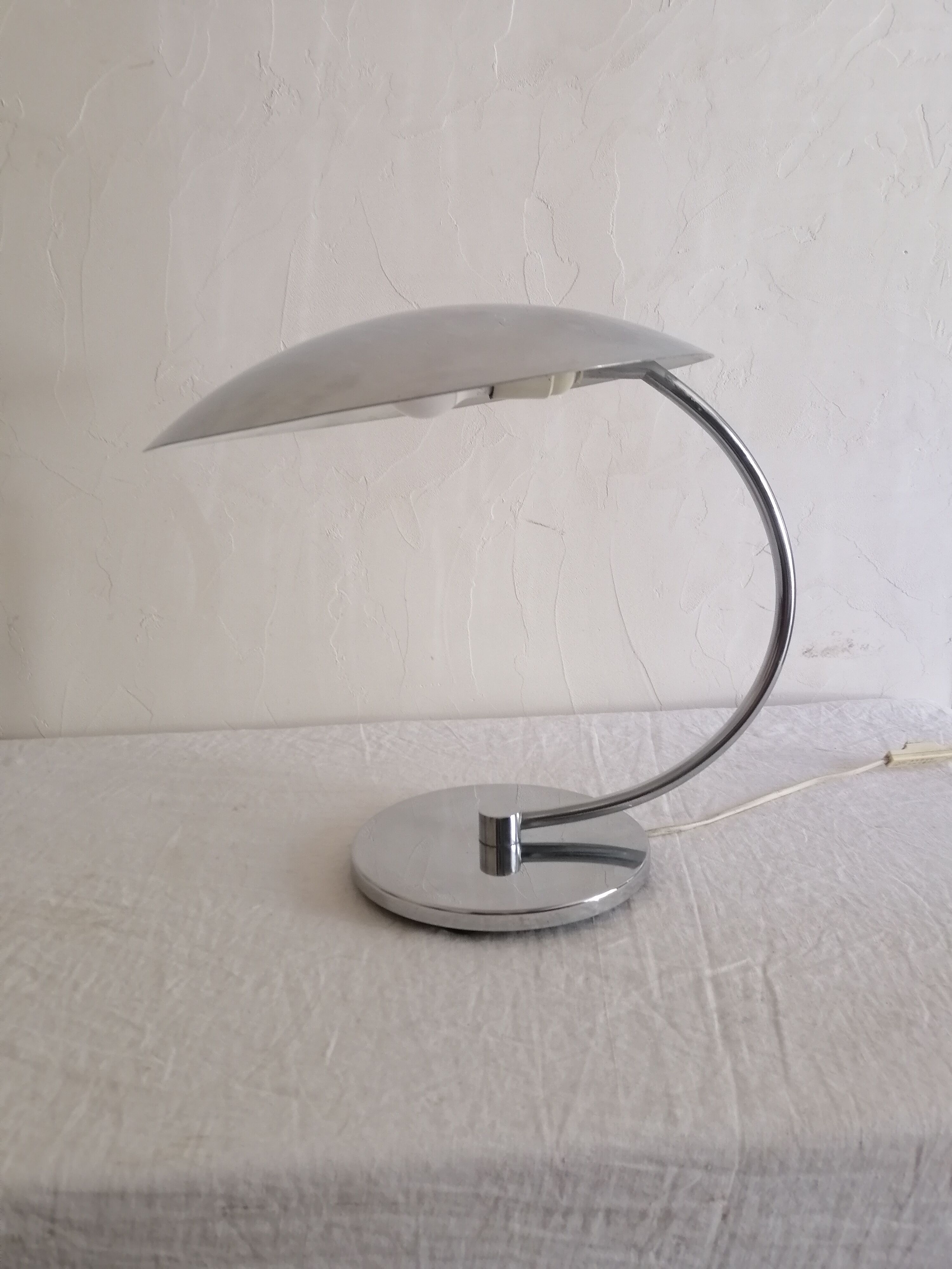 Lampe des années 70 en métal chromé