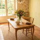 Table à manger de ferme chic extensible décapée en merisier massif Louis XV