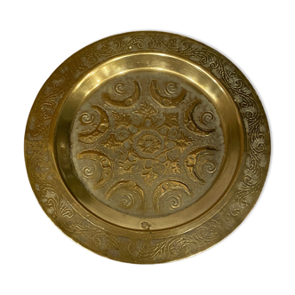 Decorative plate in hammered brass