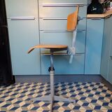 Swivel workshop chair