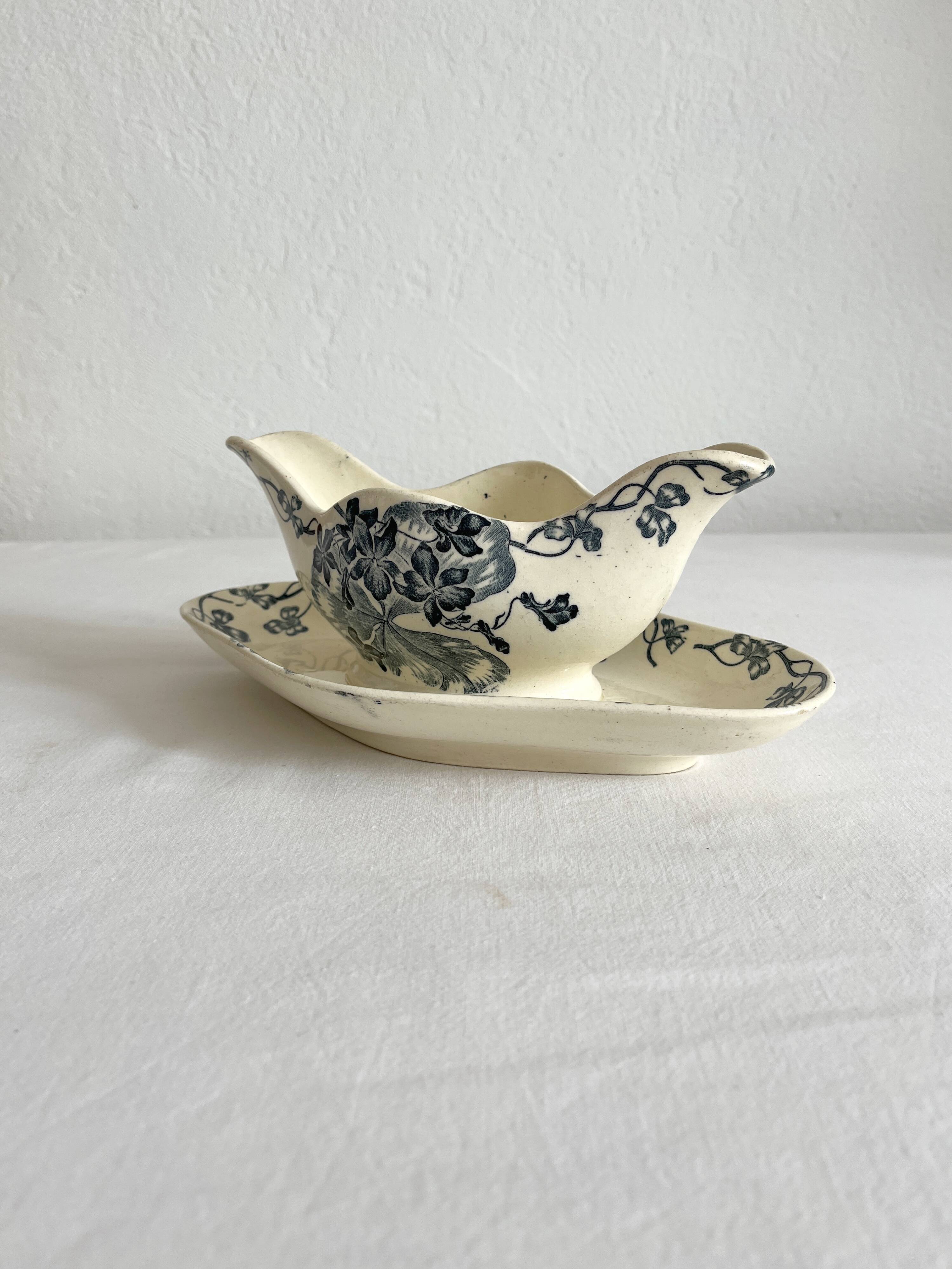 Old iron clay sauce boat "Les Violettes" Salins