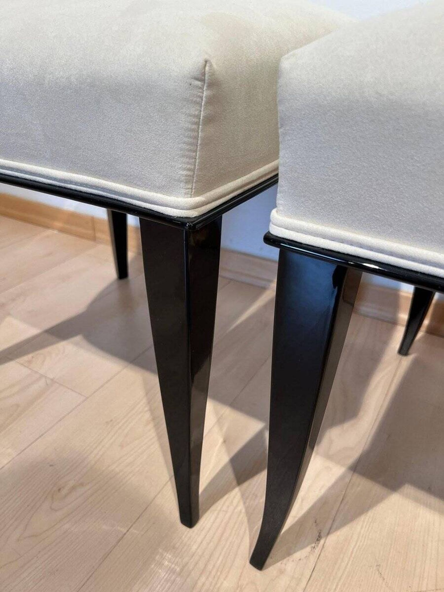 Art Deco Chairs in Black Lacquer in Cream Velour, France, 1930s, Set of 8
