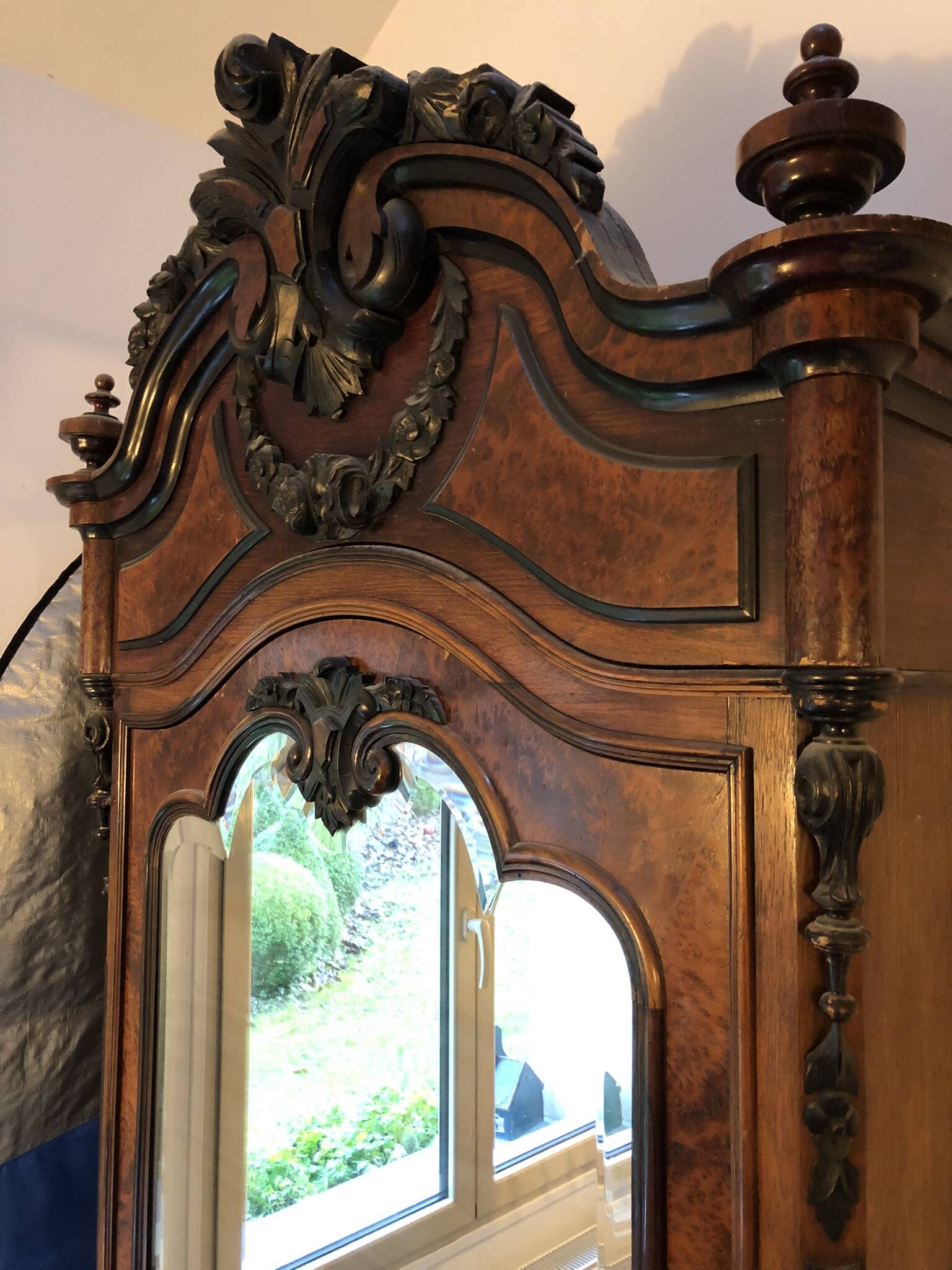For sale 1 door wardrobe with beveled glass