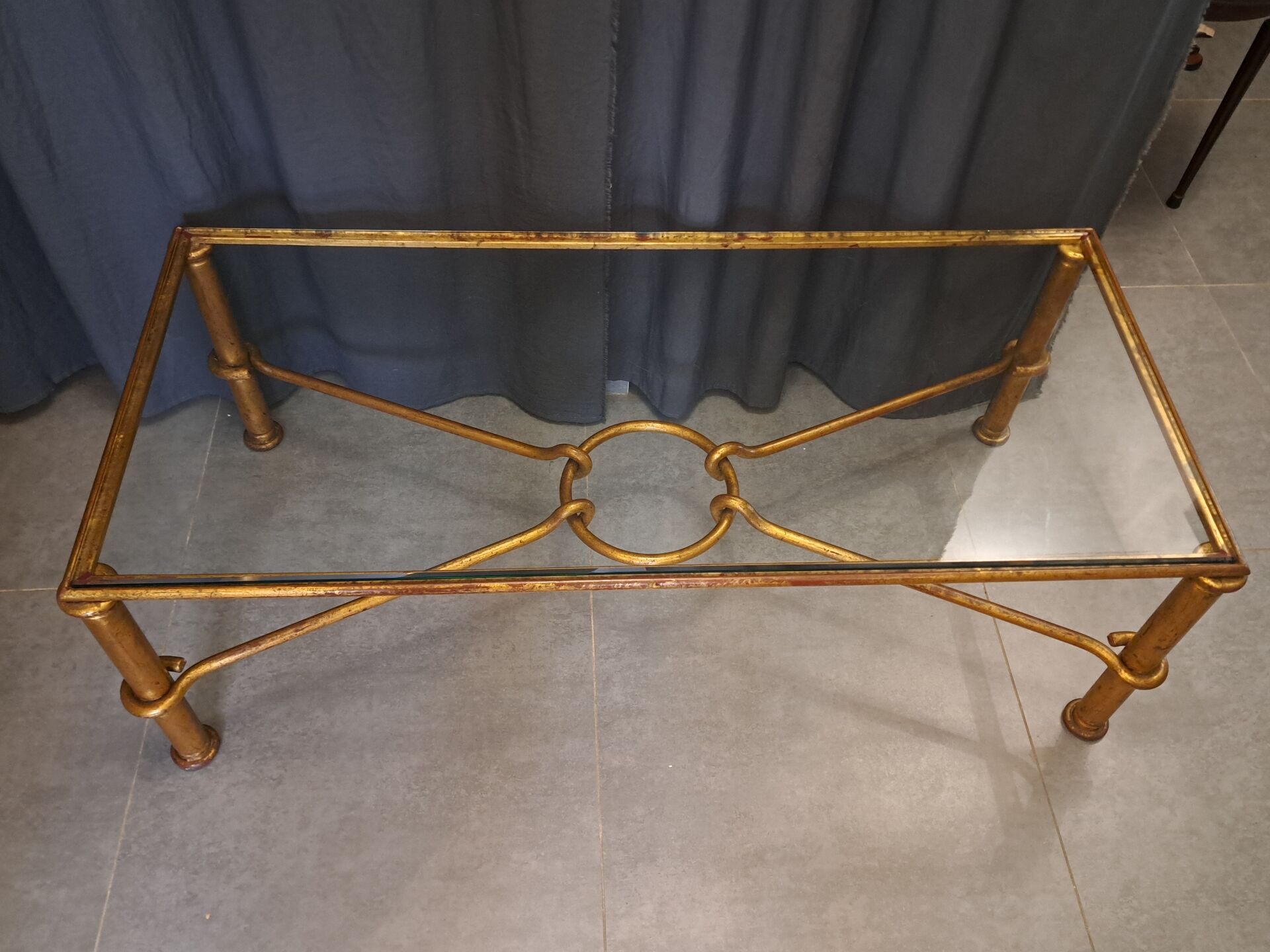 Table basse Hermes de G. Banci en métal doré