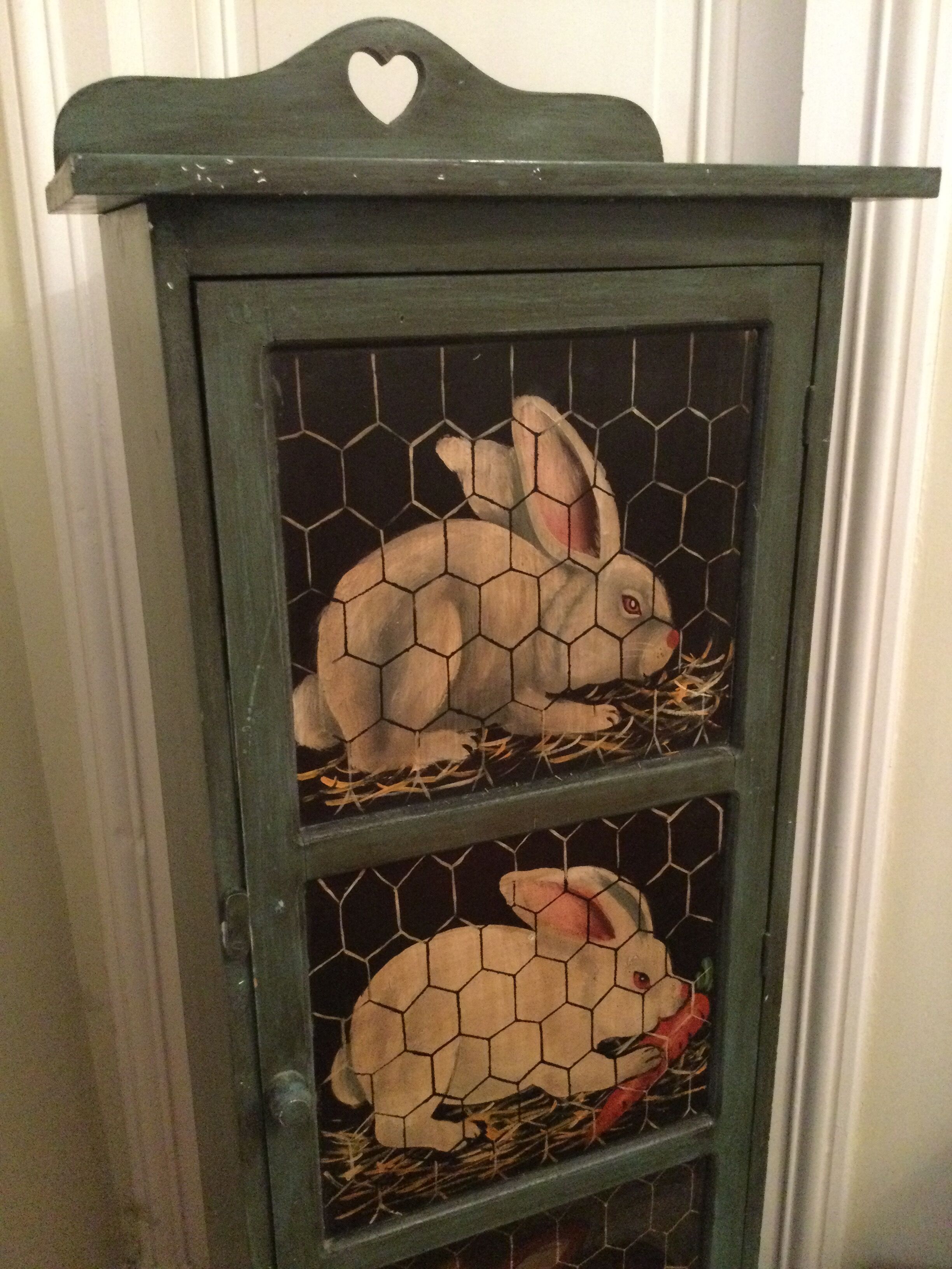 Decorated shelf cabinet 3 rabbits