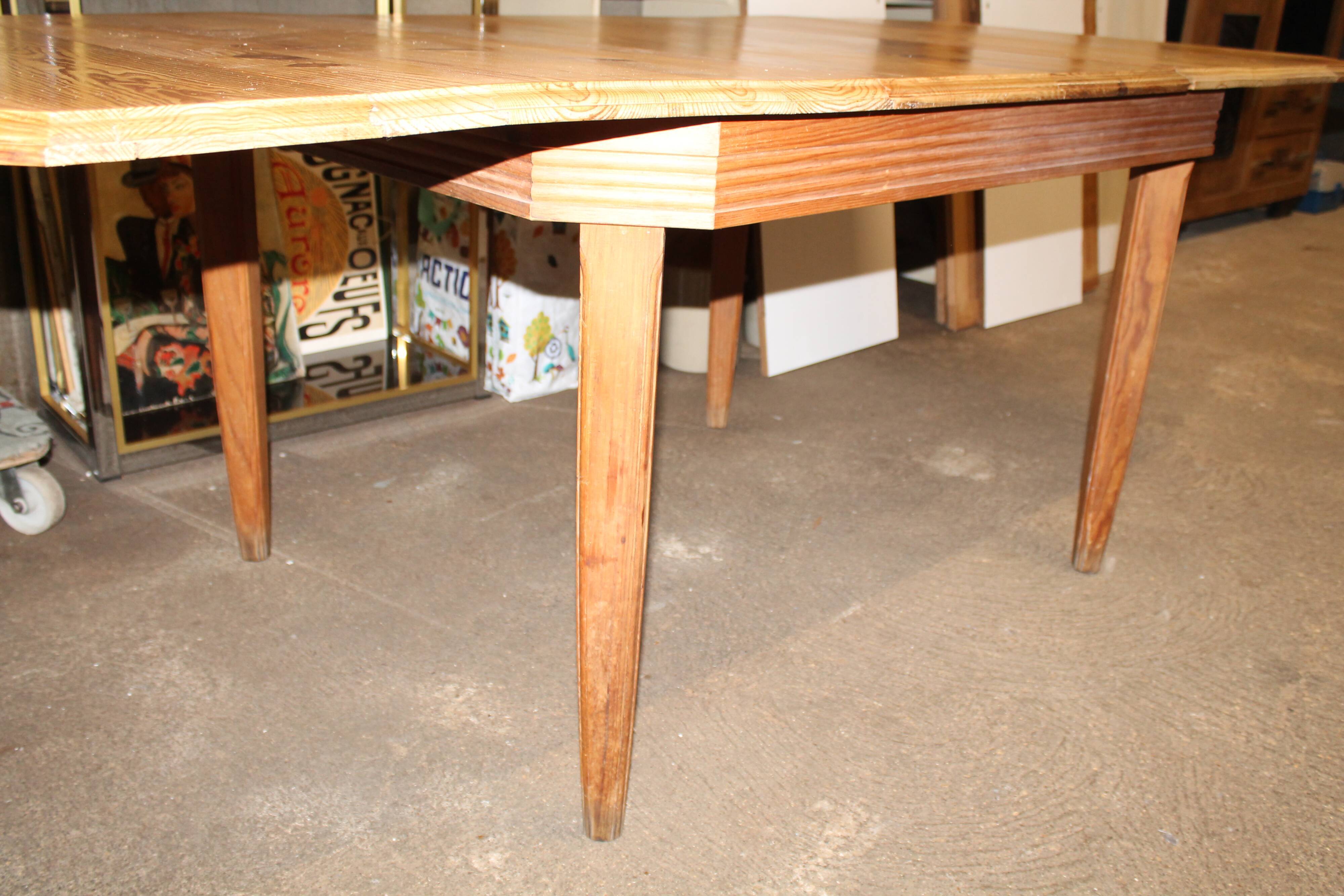 Solid pine stretch table