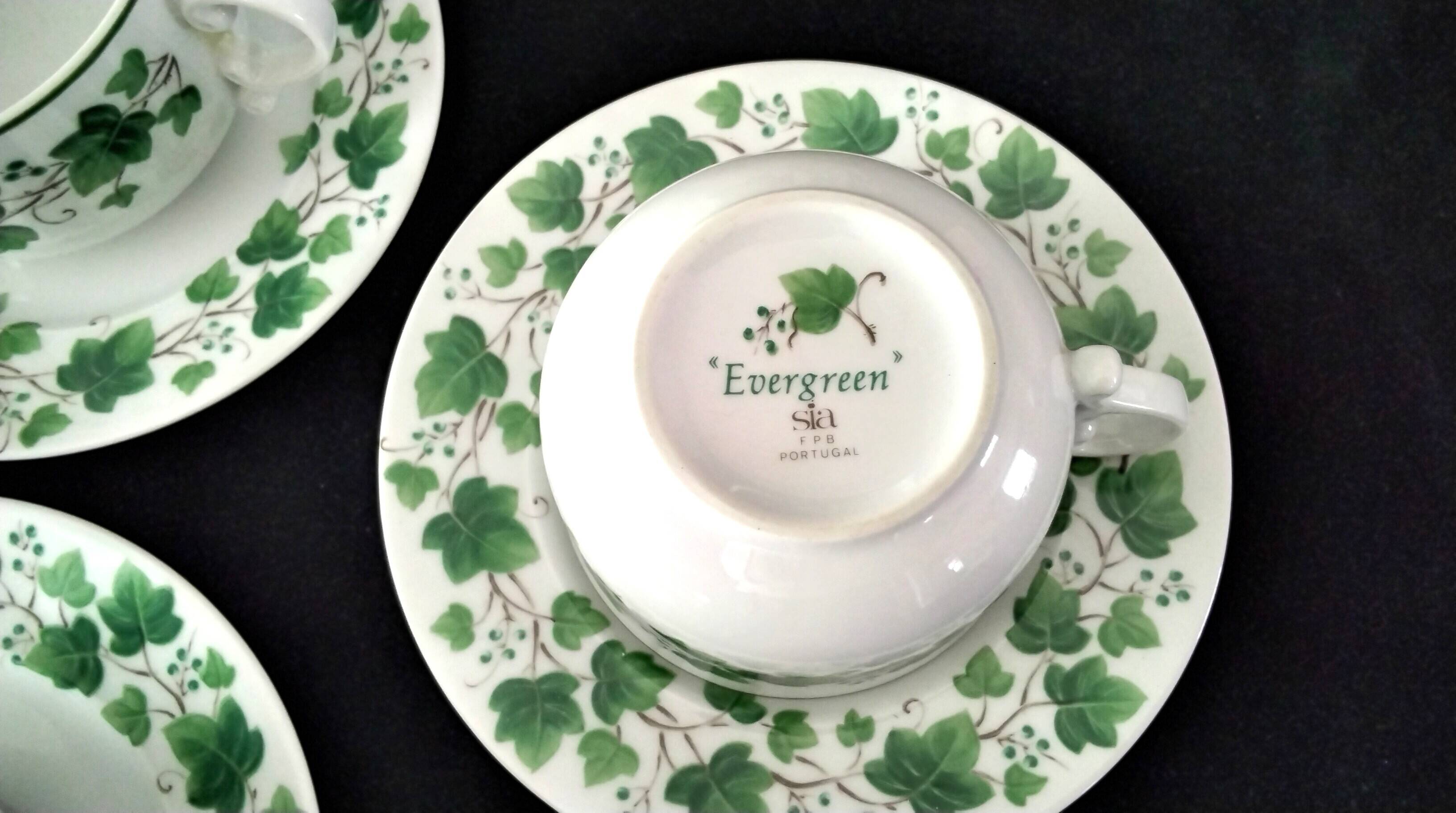 Porcelain tea service Sia Model "Evergreen"